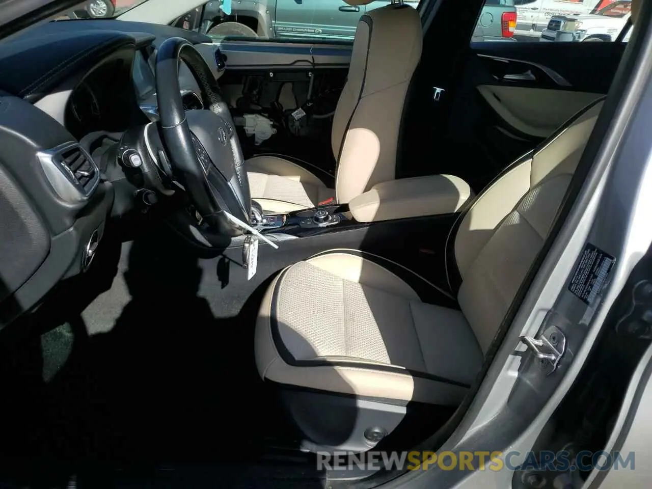 7 Photograph of a damaged car SJKCH5CR2KA011265 INFINITI QX30 2019