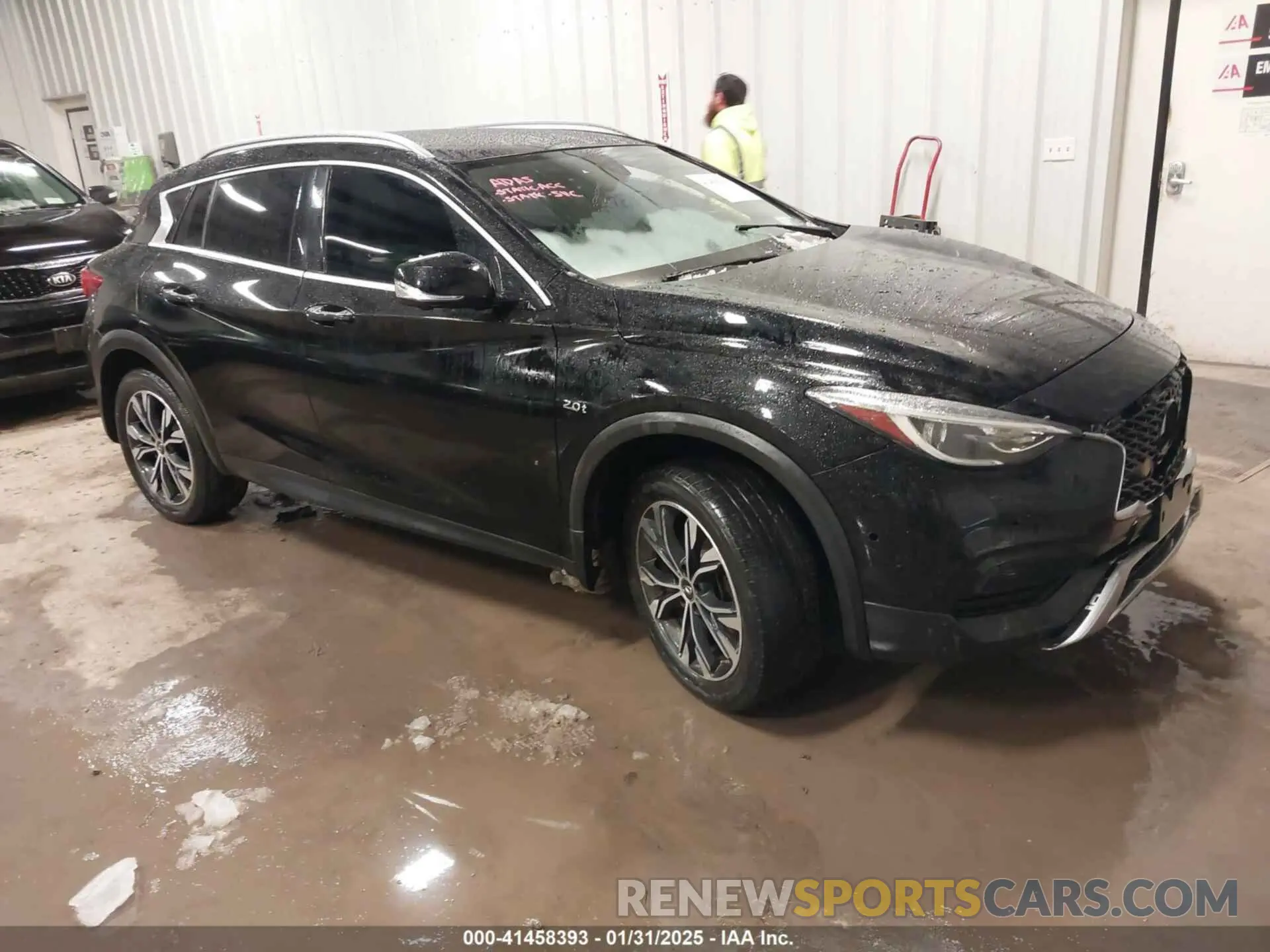 1 Фотография поврежденного автомобиля SJKCH5CR4KA010490 INFINITI QX30 2019