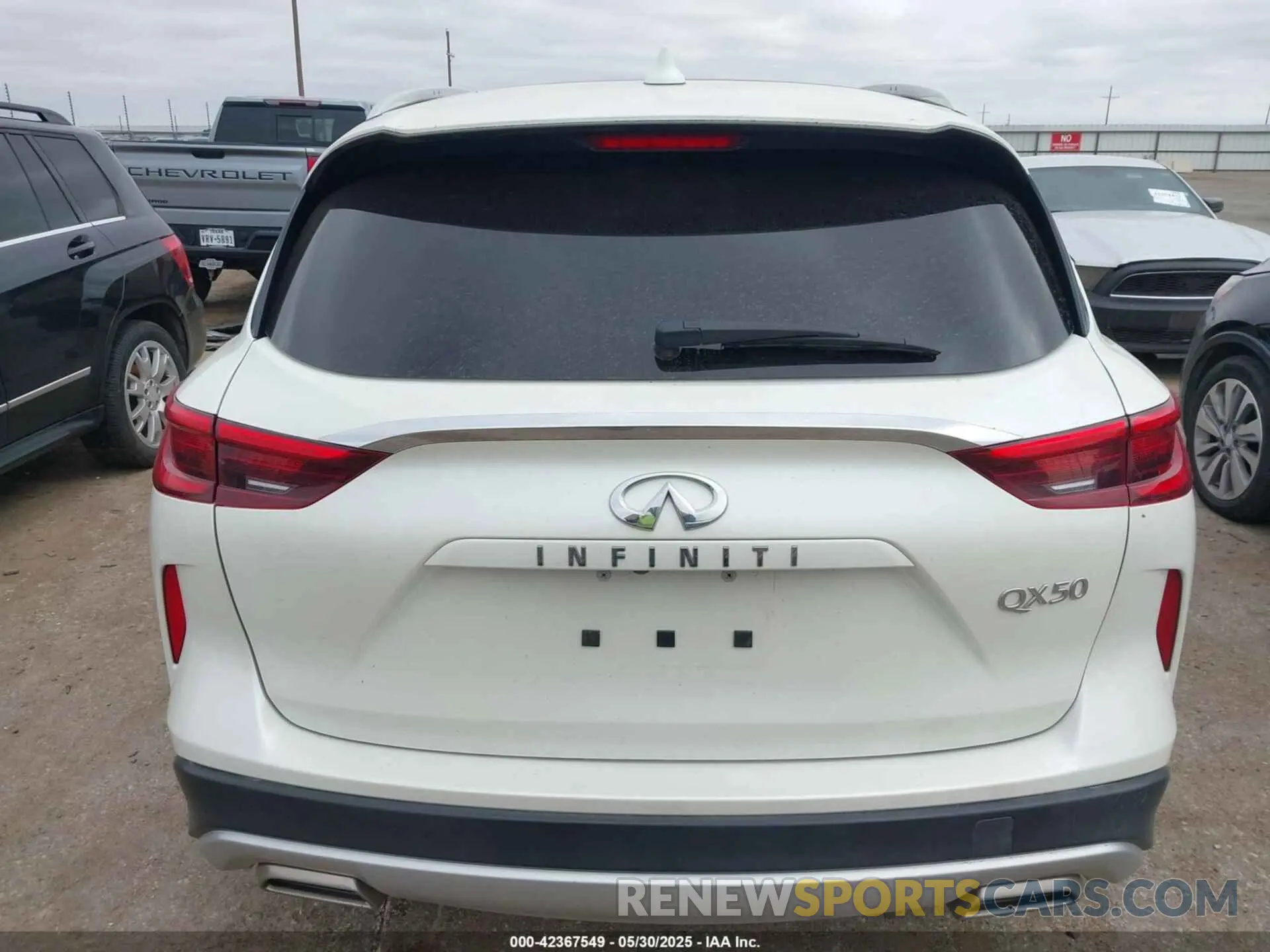 17 Photograph of a damaged car 3PCAJ5M12KF139990 INFINITI QX50 2019