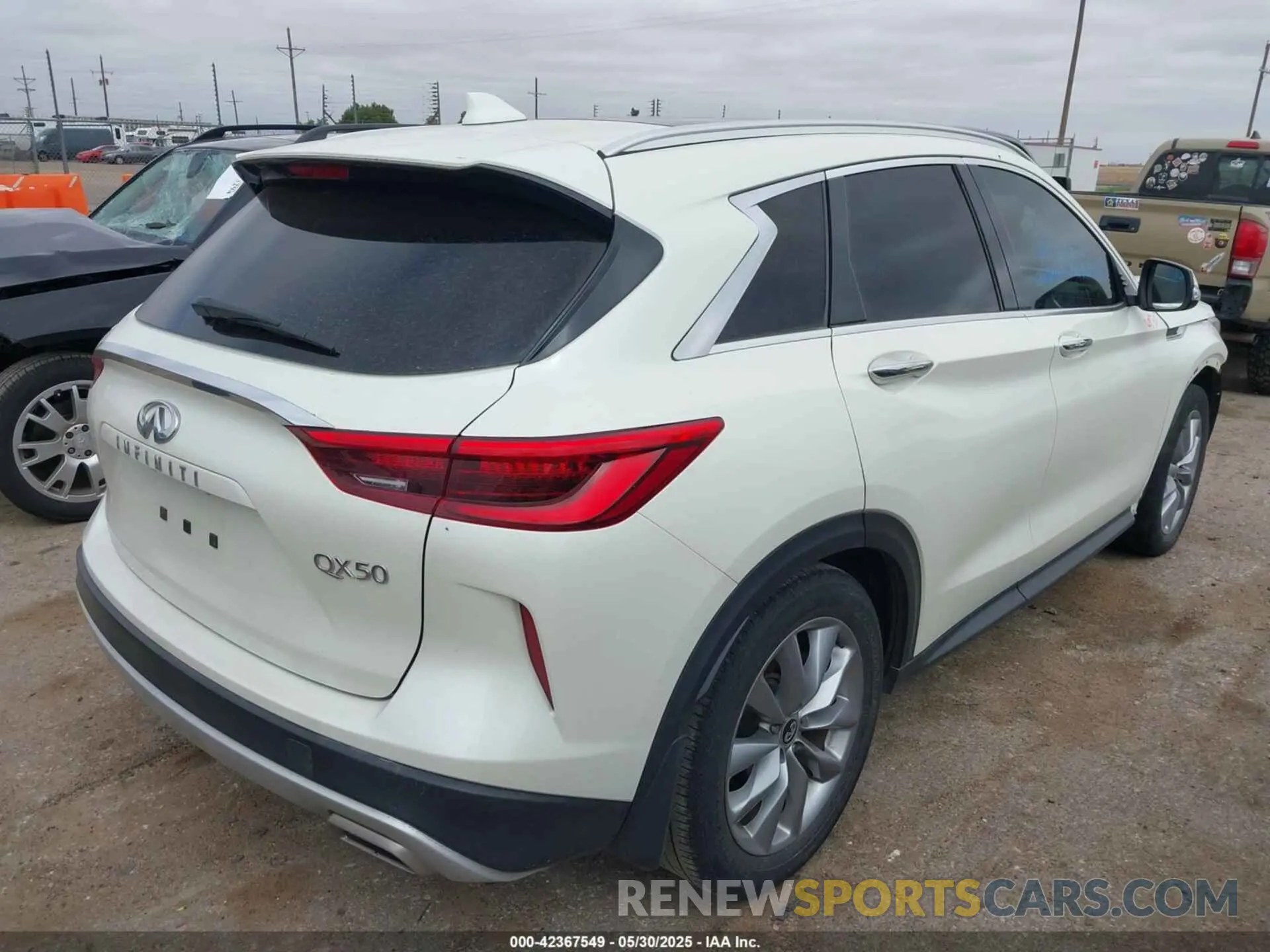 4 Photograph of a damaged car 3PCAJ5M12KF139990 INFINITI QX50 2019