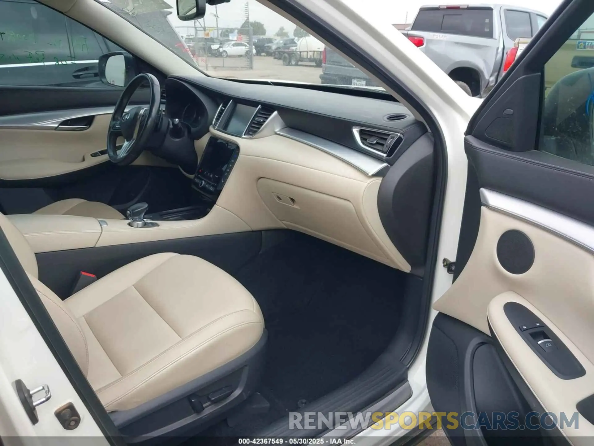 5 Photograph of a damaged car 3PCAJ5M12KF139990 INFINITI QX50 2019