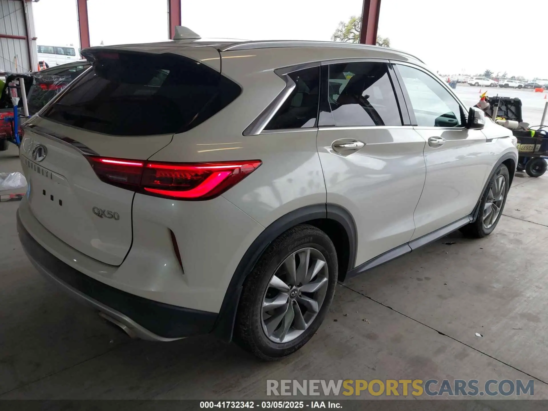 4 Photograph of a damaged car 3PCAJ5M13KF139383 INFINITI QX50 2019