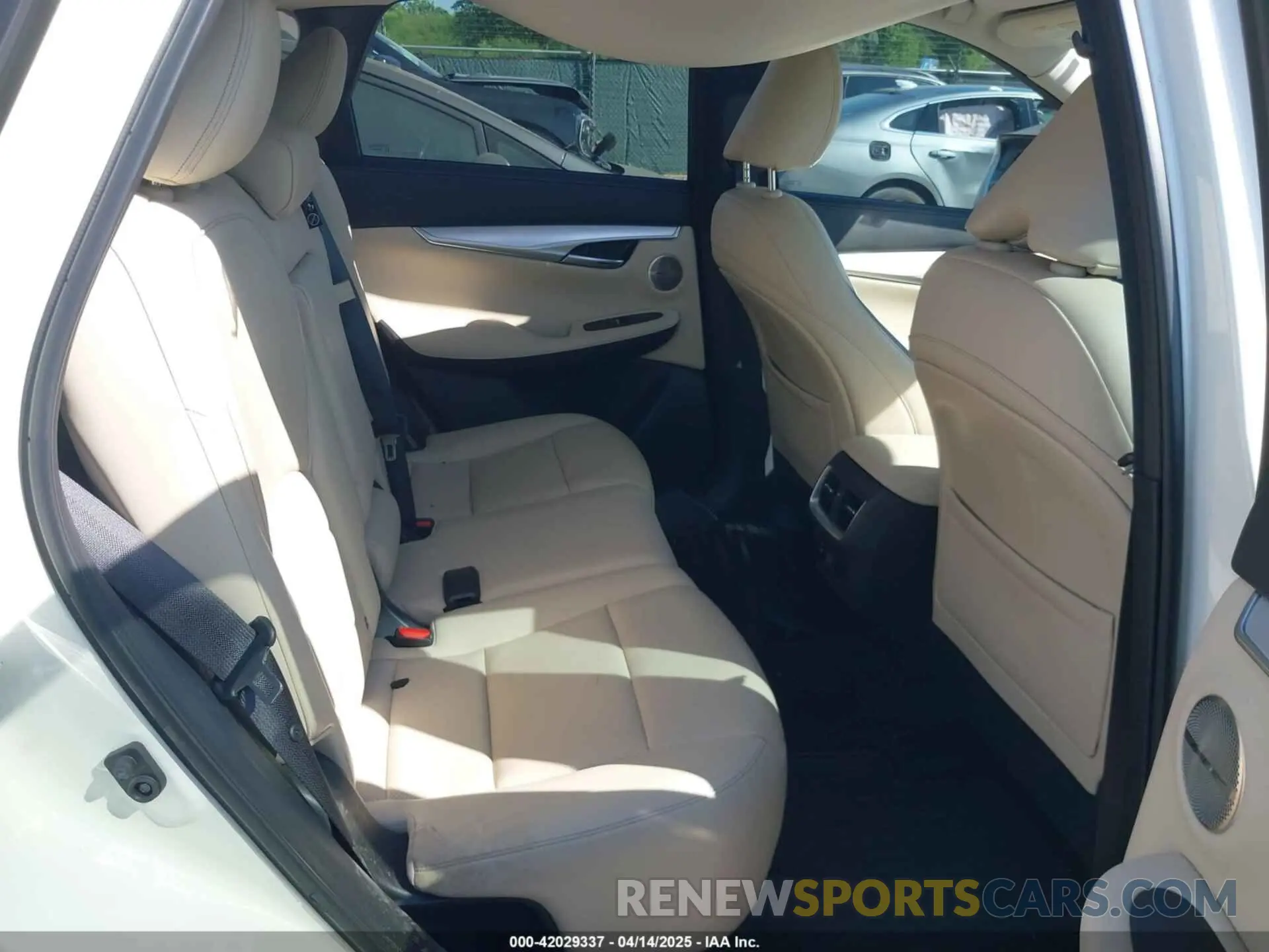 8 Фотография поврежденного автомобиля 3PCAJ5M14KF119529 INFINITI QX50 2019