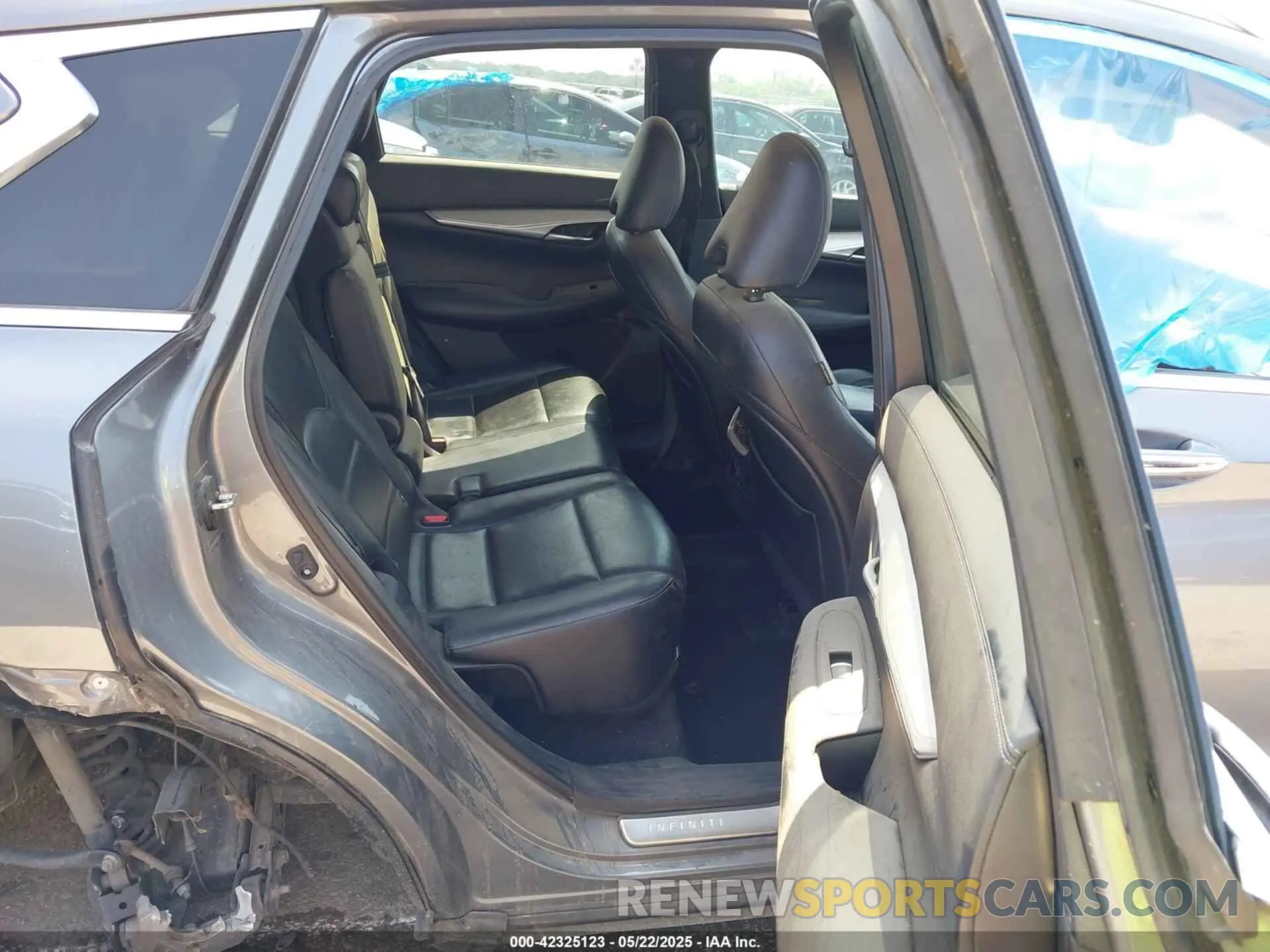 8 Photograph of a damaged car 3PCAJ5M15KF124724 INFINITI QX50 2019