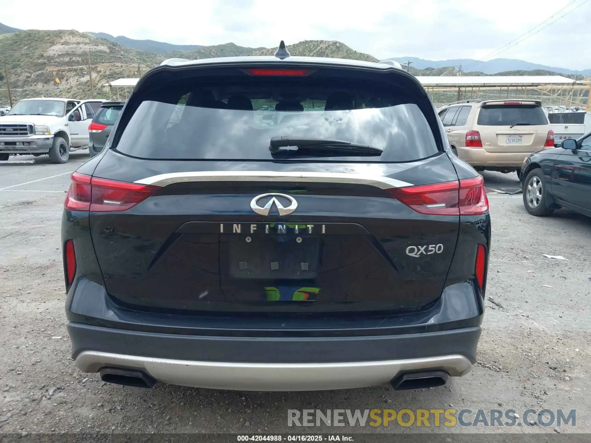 16 Photograph of a damaged car 3PCAJ5M15KF131964 INFINITI QX50 2019