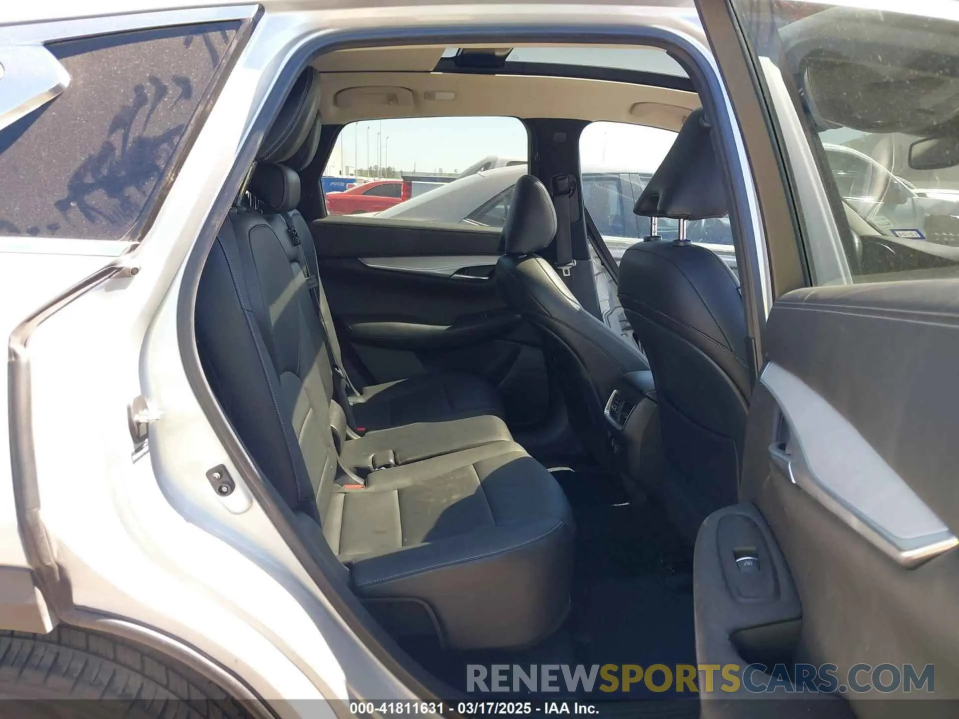 8 Фотография поврежденного автомобиля 3PCAJ5M19KF144488 INFINITI QX50 2019