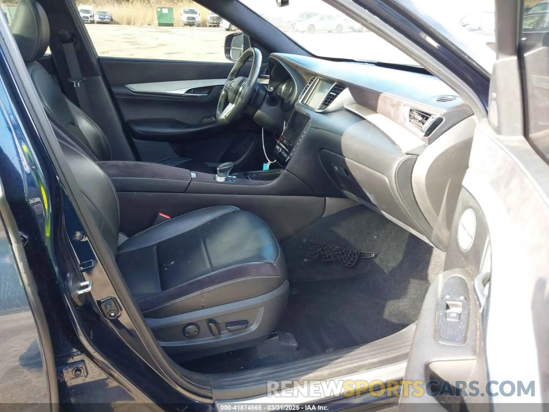 5 Photograph of a damaged car 3PCAJ5M31KF127279 INFINITI QX50 2019