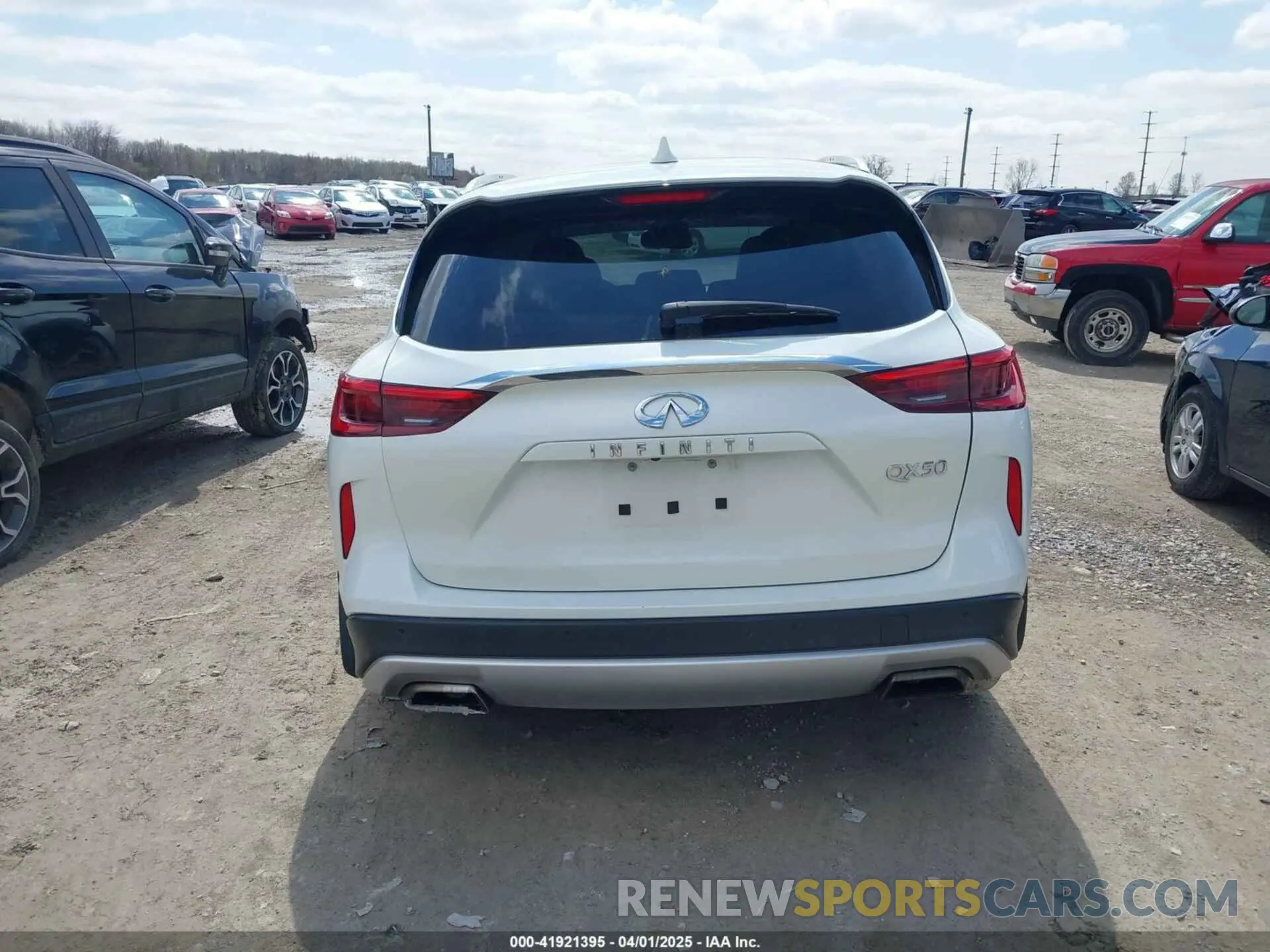 17 Photograph of a damaged car 3PCAJ5M33KF119894 INFINITI QX50 2019