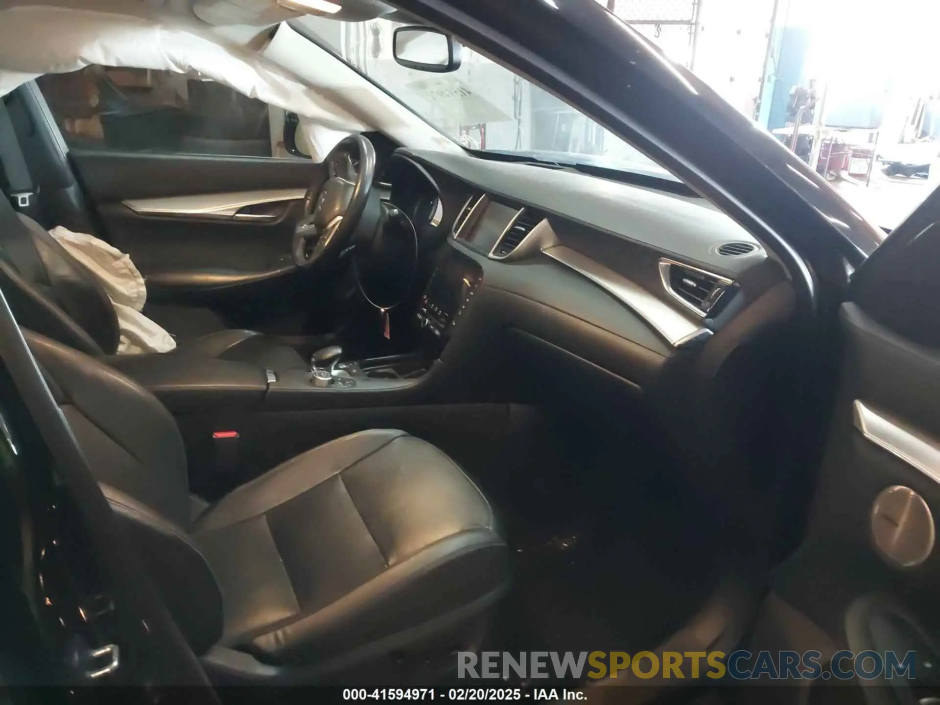 5 Photograph of a damaged car 3PCAJ5M36KF106542 INFINITI QX50 2019