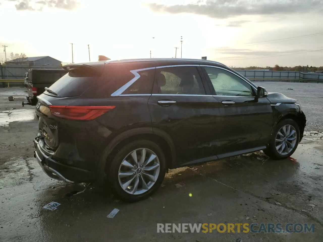 3 Photograph of a damaged car 3PCAJ5M36KF137225 INFINITI QX50 2019