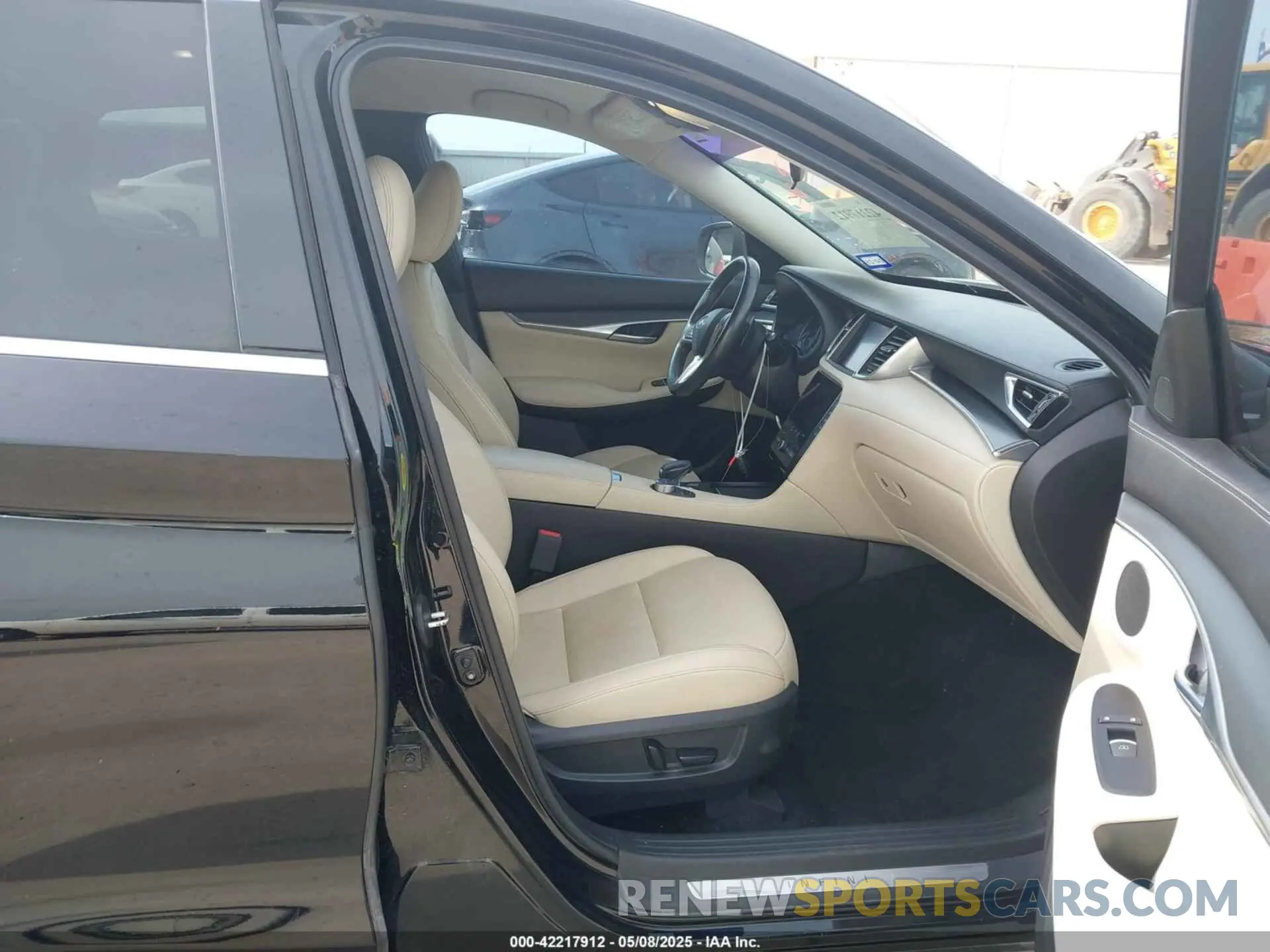 5 Photograph of a damaged car 3PCAJ5M37KF109899 INFINITI QX50 2019