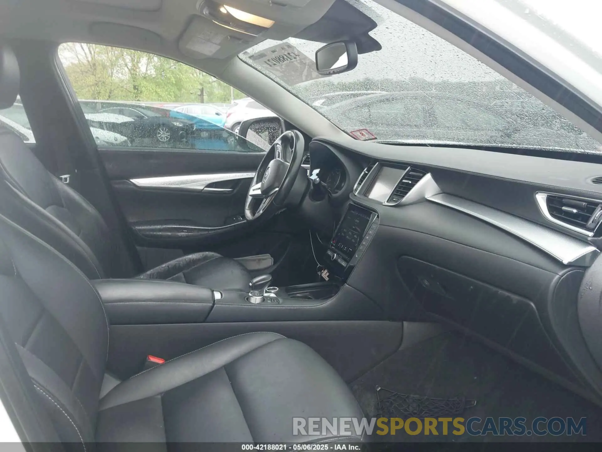 5 Photograph of a damaged car 3PCAJ5M38KF135590 INFINITI QX50 2019