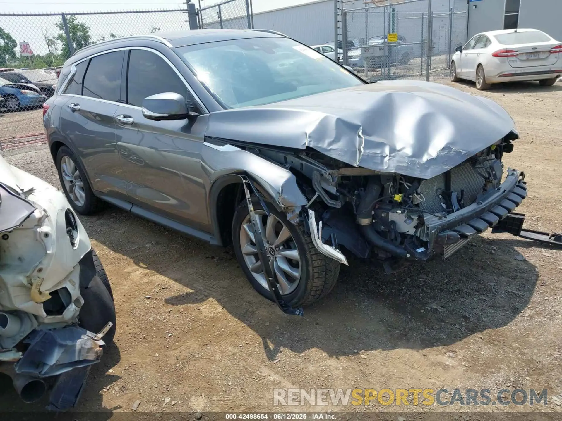 1 Фотография поврежденного автомобиля 3PCAJ5M38KF147982 INFINITI QX50 2019