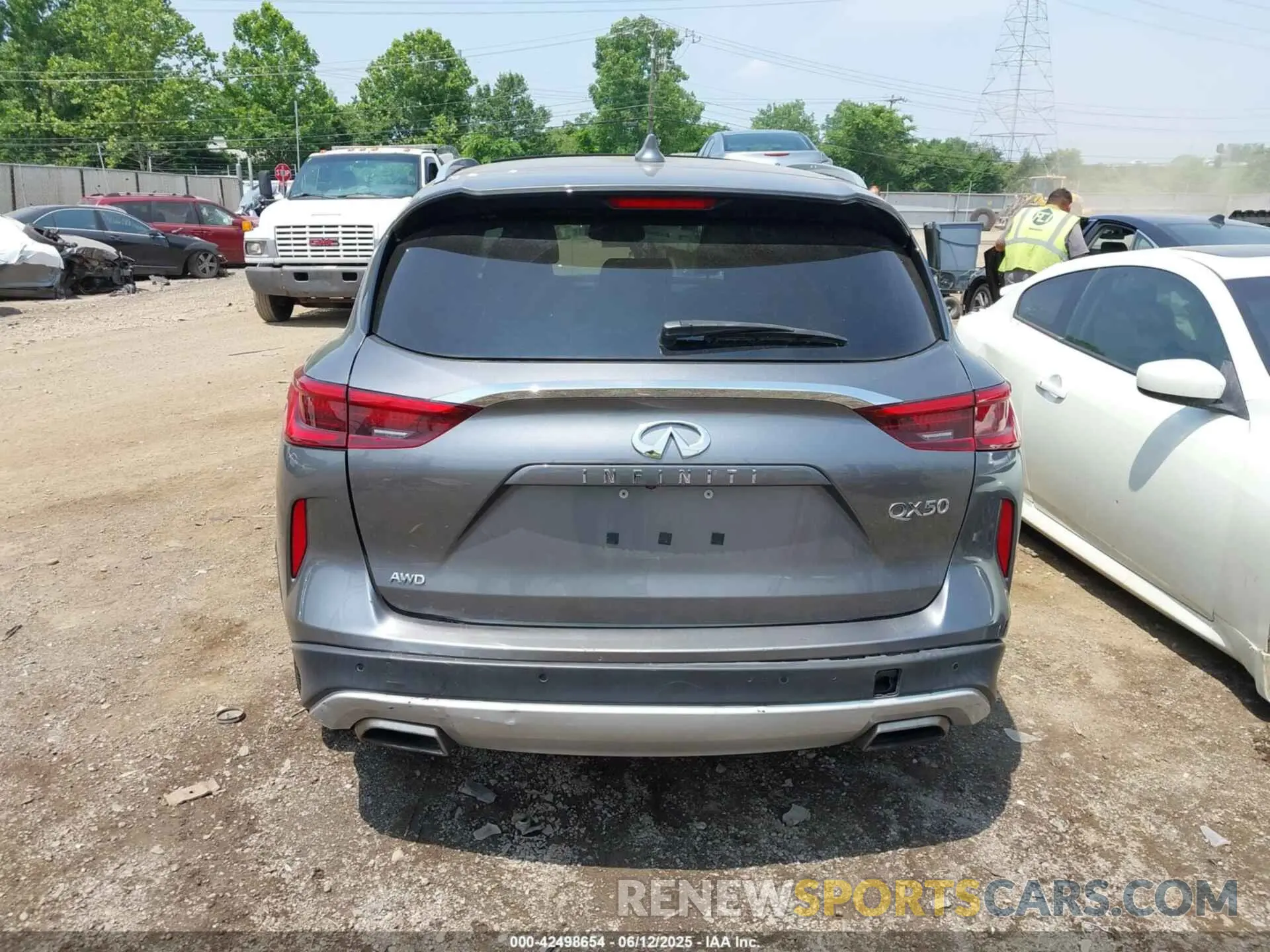 17 Фотография поврежденного автомобиля 3PCAJ5M38KF147982 INFINITI QX50 2019