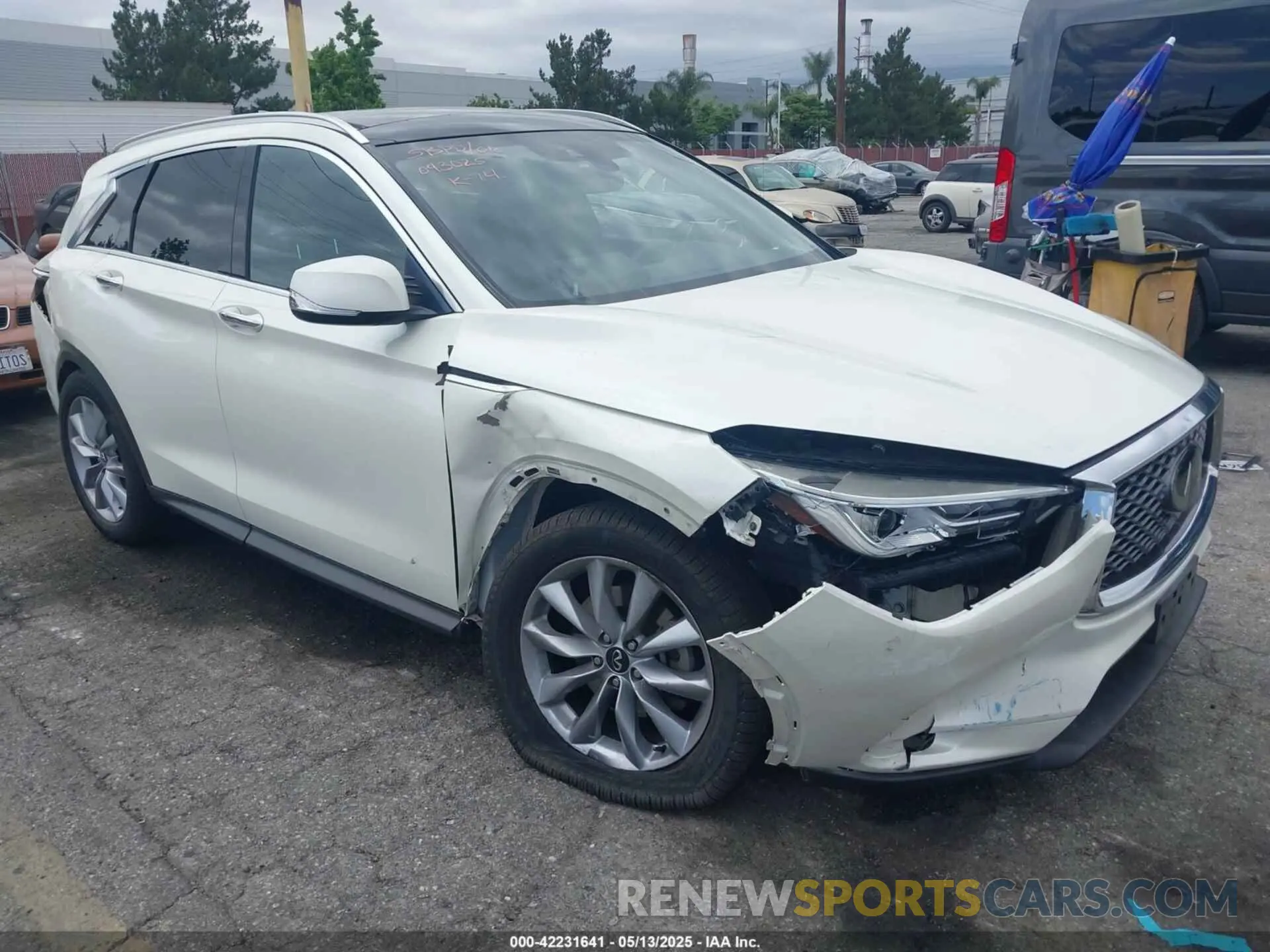 1 Photograph of a damaged car 3PCAJ5M12LF100527 INFINITI QX50 2020