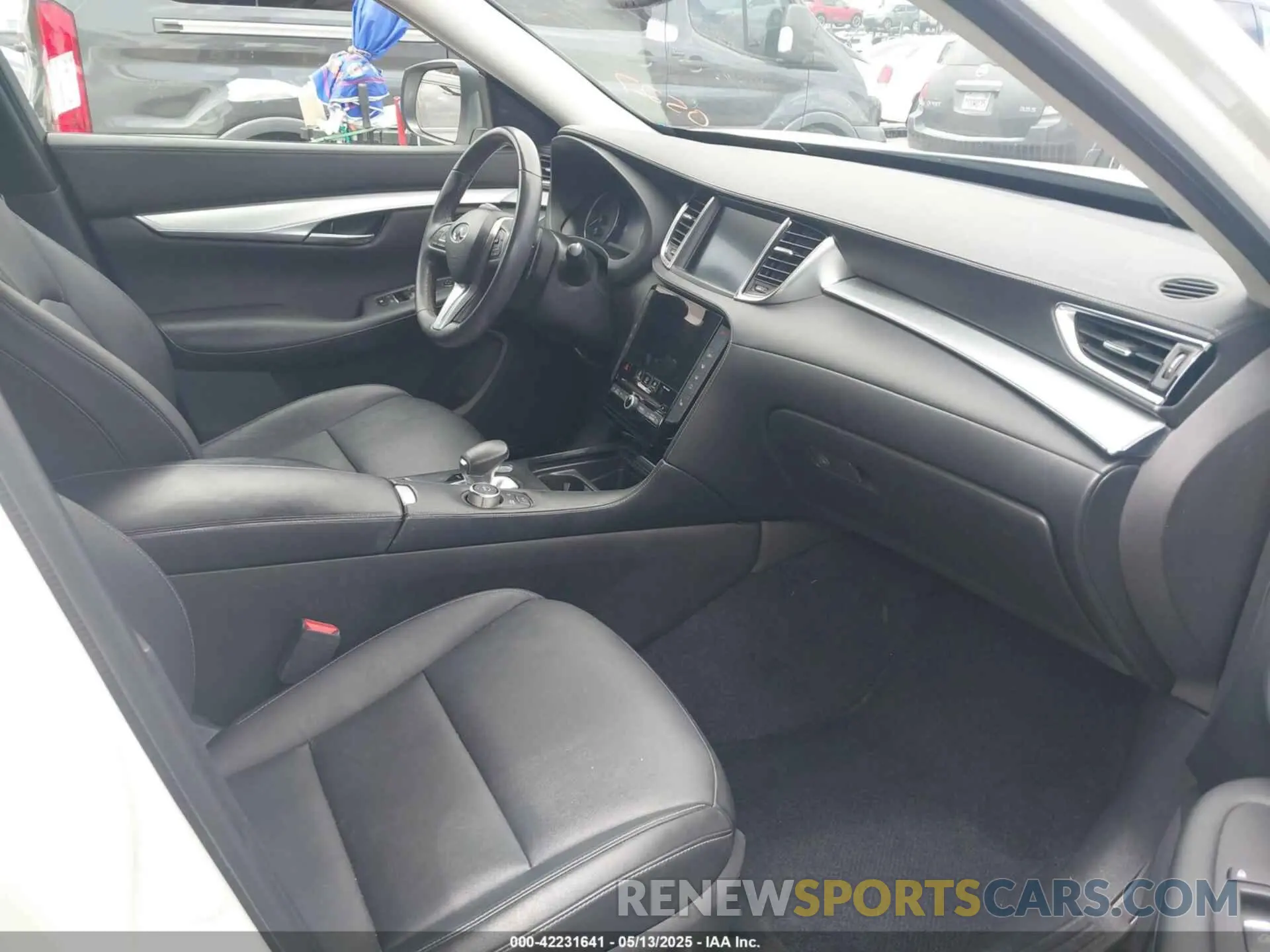 5 Photograph of a damaged car 3PCAJ5M12LF100527 INFINITI QX50 2020