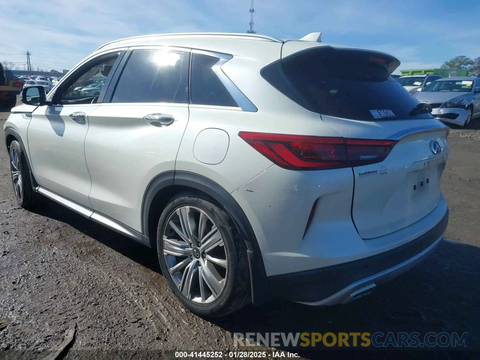 3 Photograph of a damaged car 3PCAJ5M12LF110250 INFINITI QX50 2020