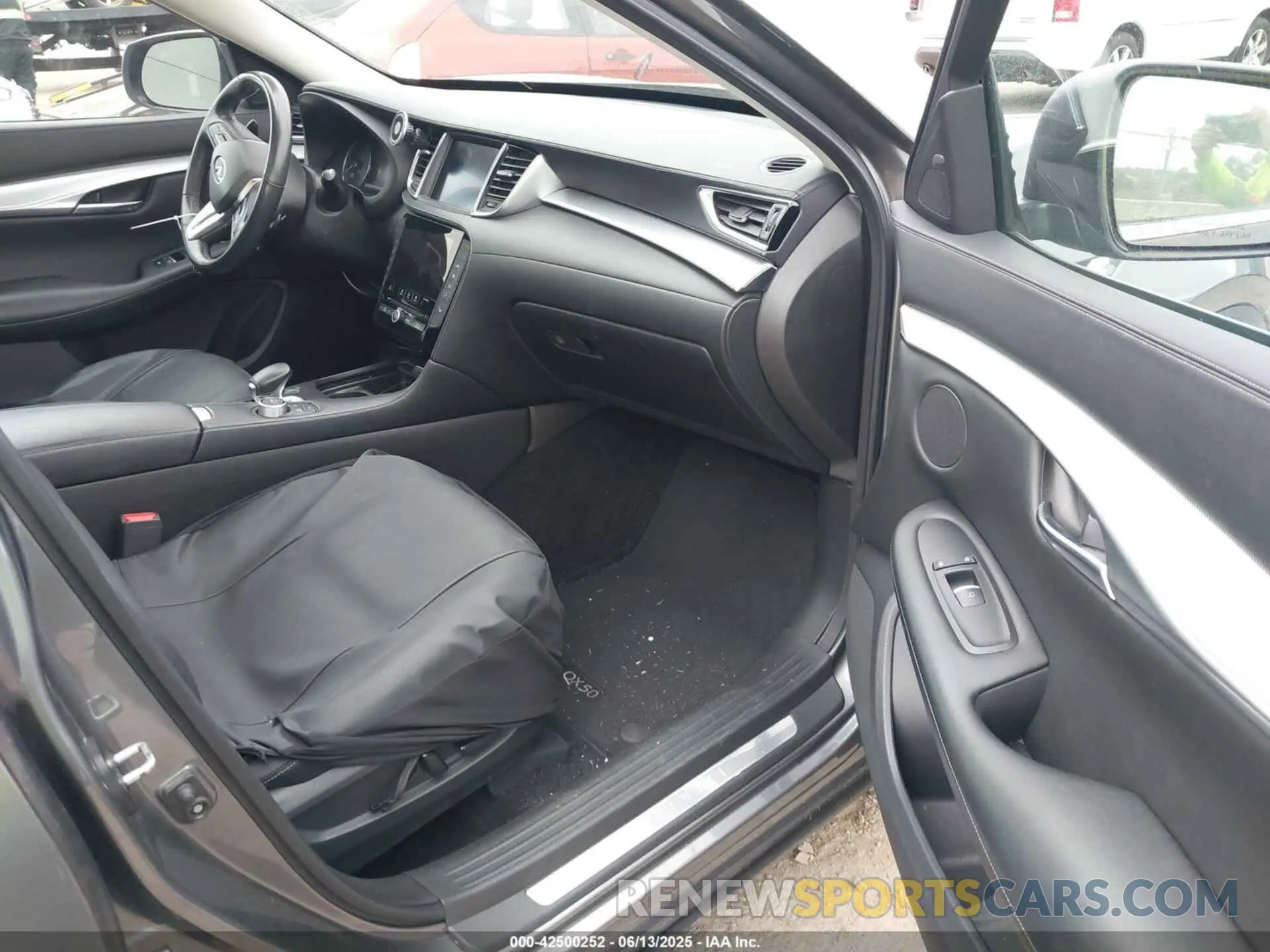 5 Photograph of a damaged car 3PCAJ5M1XLF117060 INFINITI QX50 2020