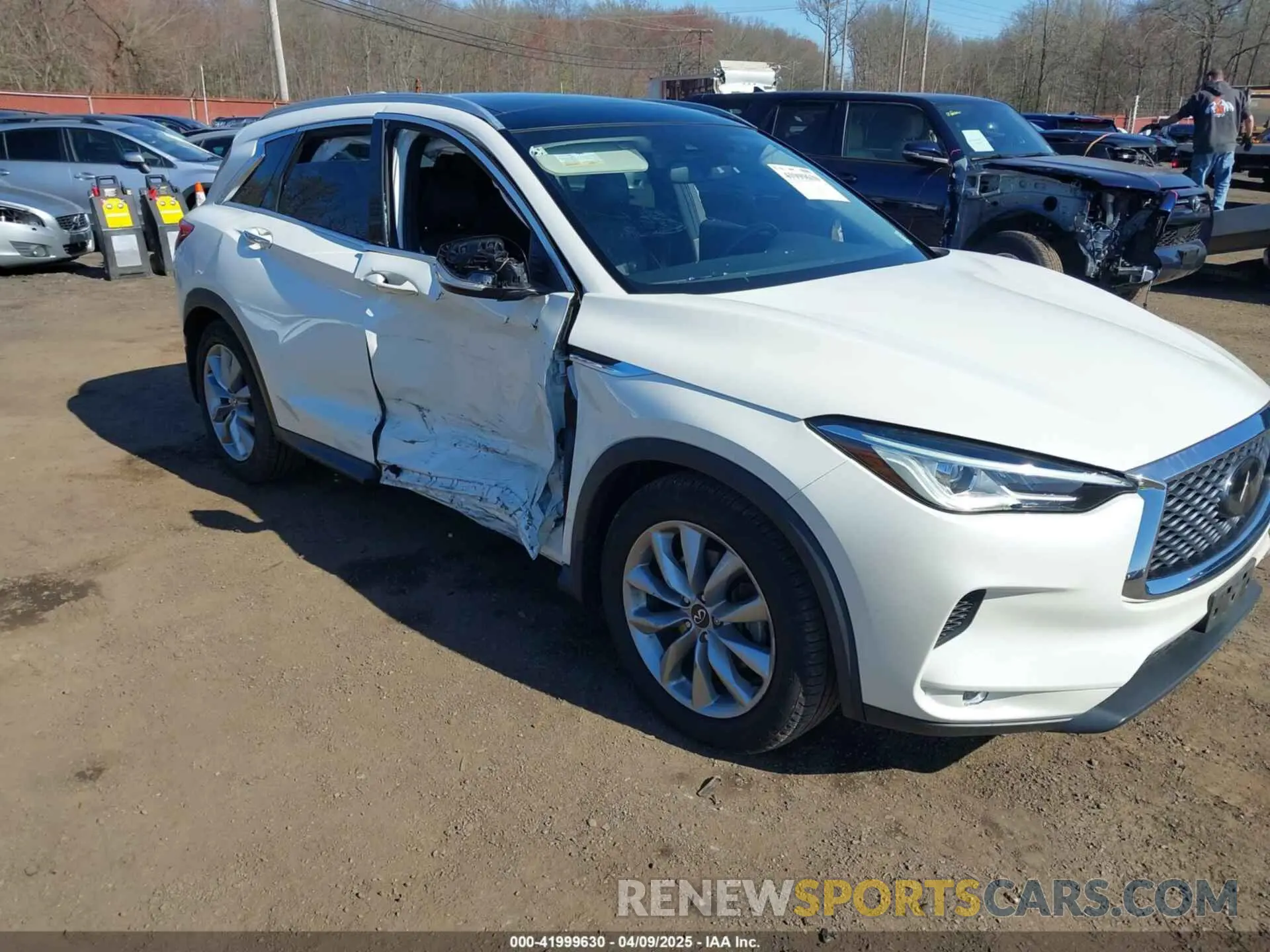 17 Photograph of a damaged car 3PCAJ5M33LF105608 INFINITI QX50 2020