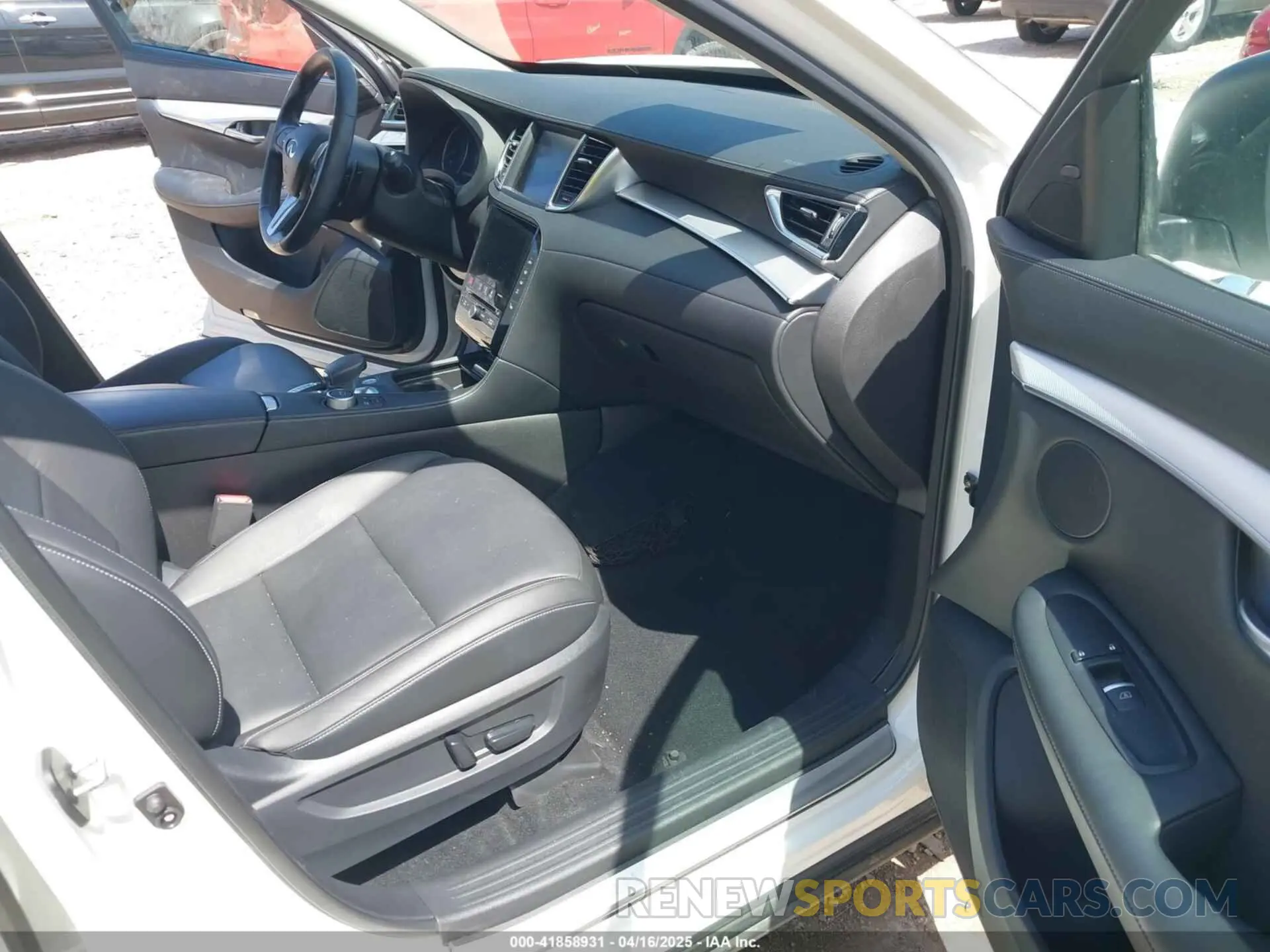 5 Photograph of a damaged car 3PCAJ5M34LF104029 INFINITI QX50 2020