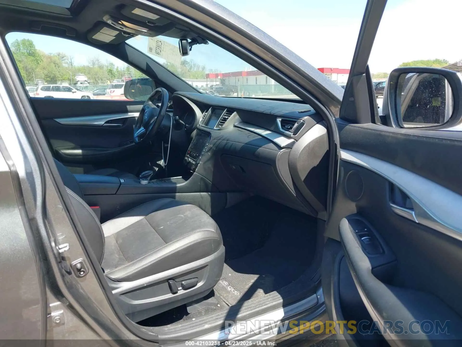 5 Photograph of a damaged car 3PCAJ5M39LF113955 INFINITI QX50 2020