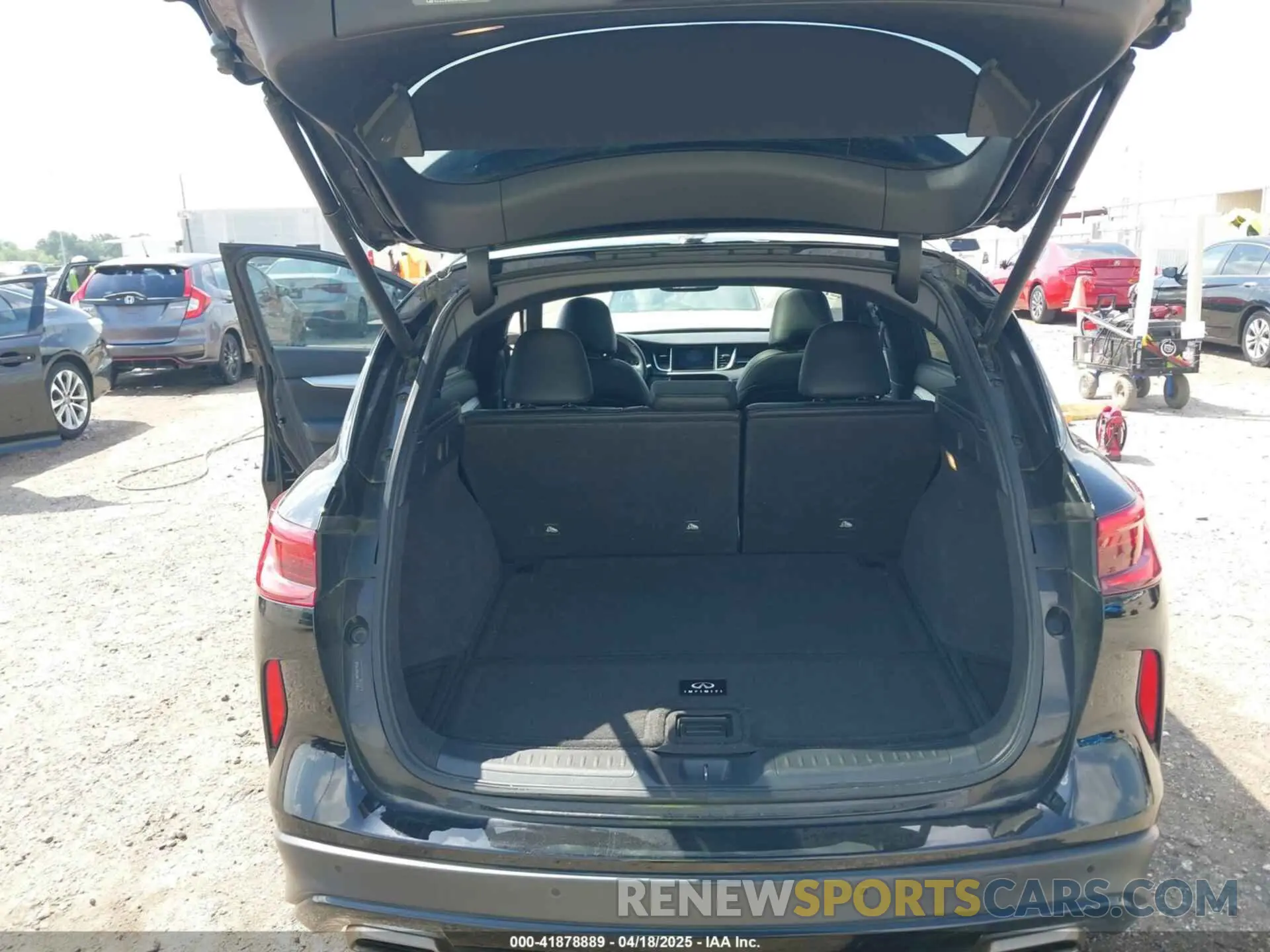 17 Photograph of a damaged car 3PCAJ5BA6MF112782 INFINITI QX50 2021