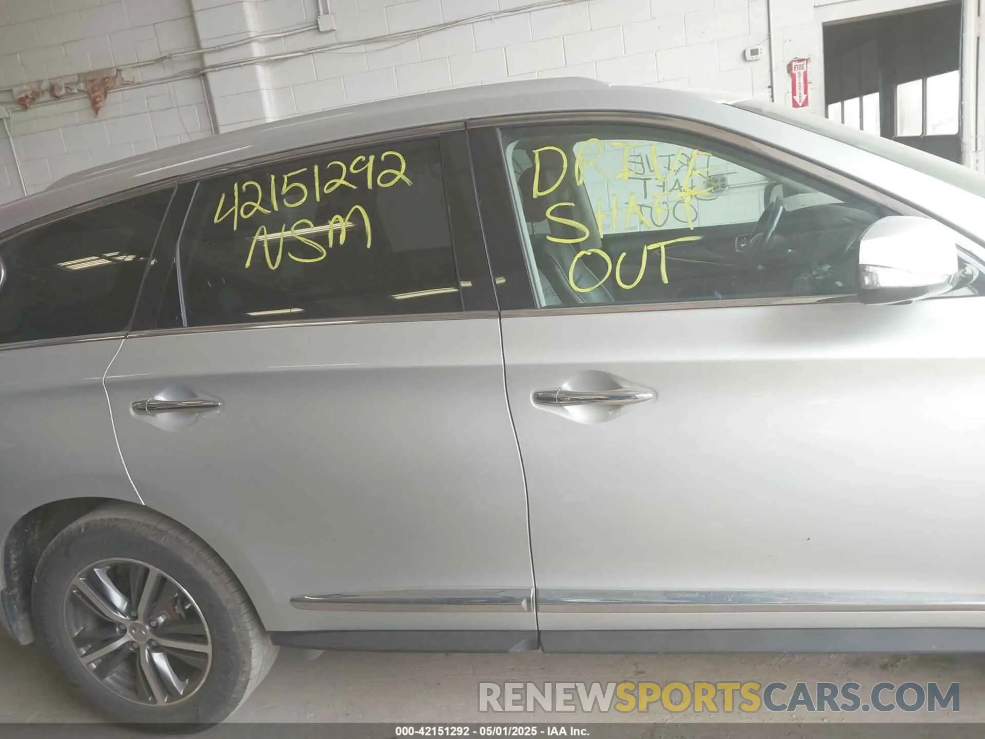 13 Photograph of a damaged car 5N1DL0MM3KC505730 INFINITI QX60 2019