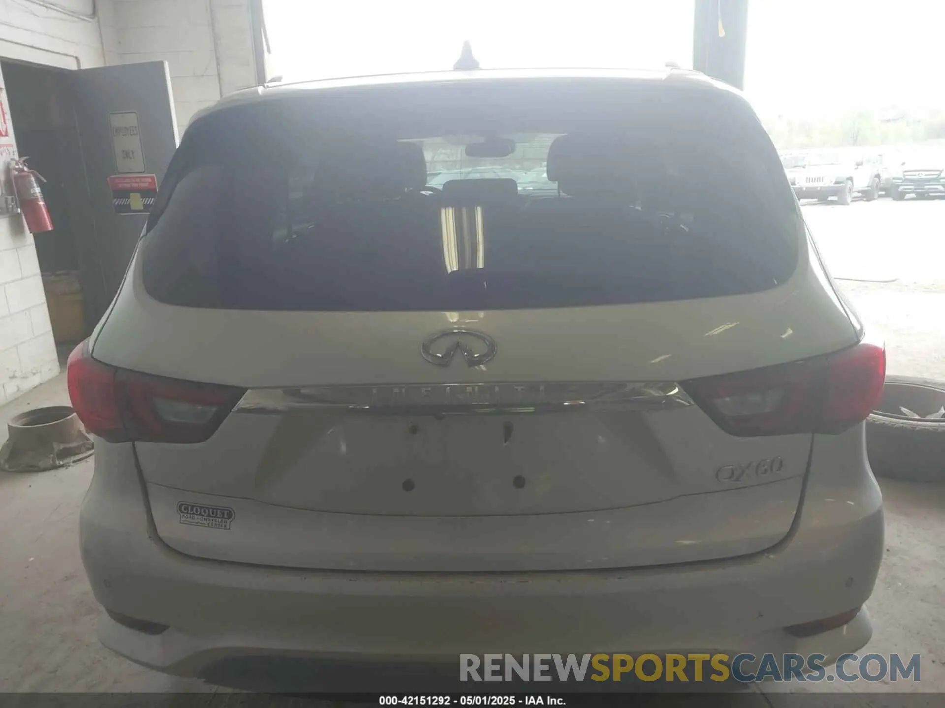 16 Photograph of a damaged car 5N1DL0MM3KC505730 INFINITI QX60 2019