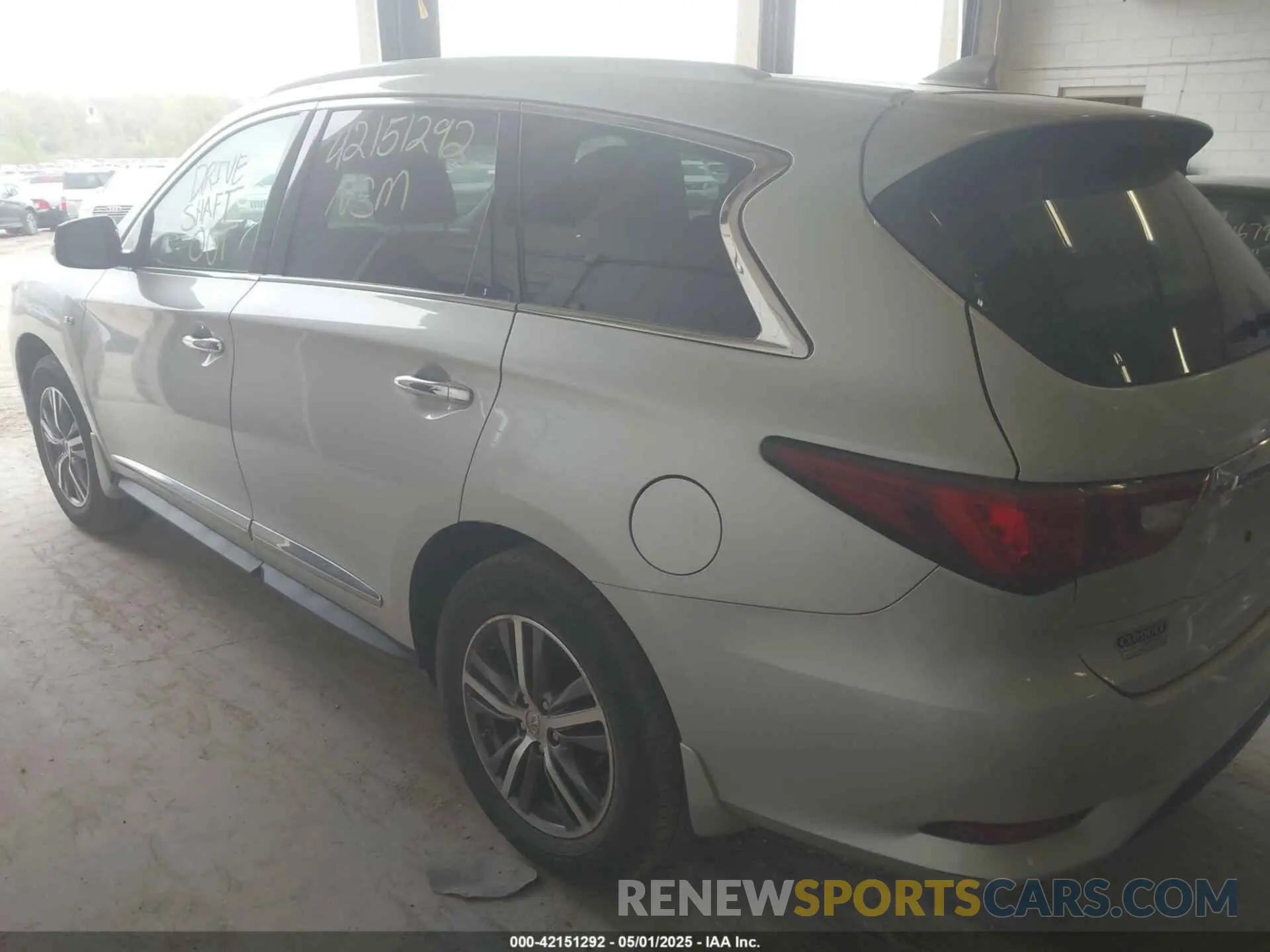 3 Photograph of a damaged car 5N1DL0MM3KC505730 INFINITI QX60 2019