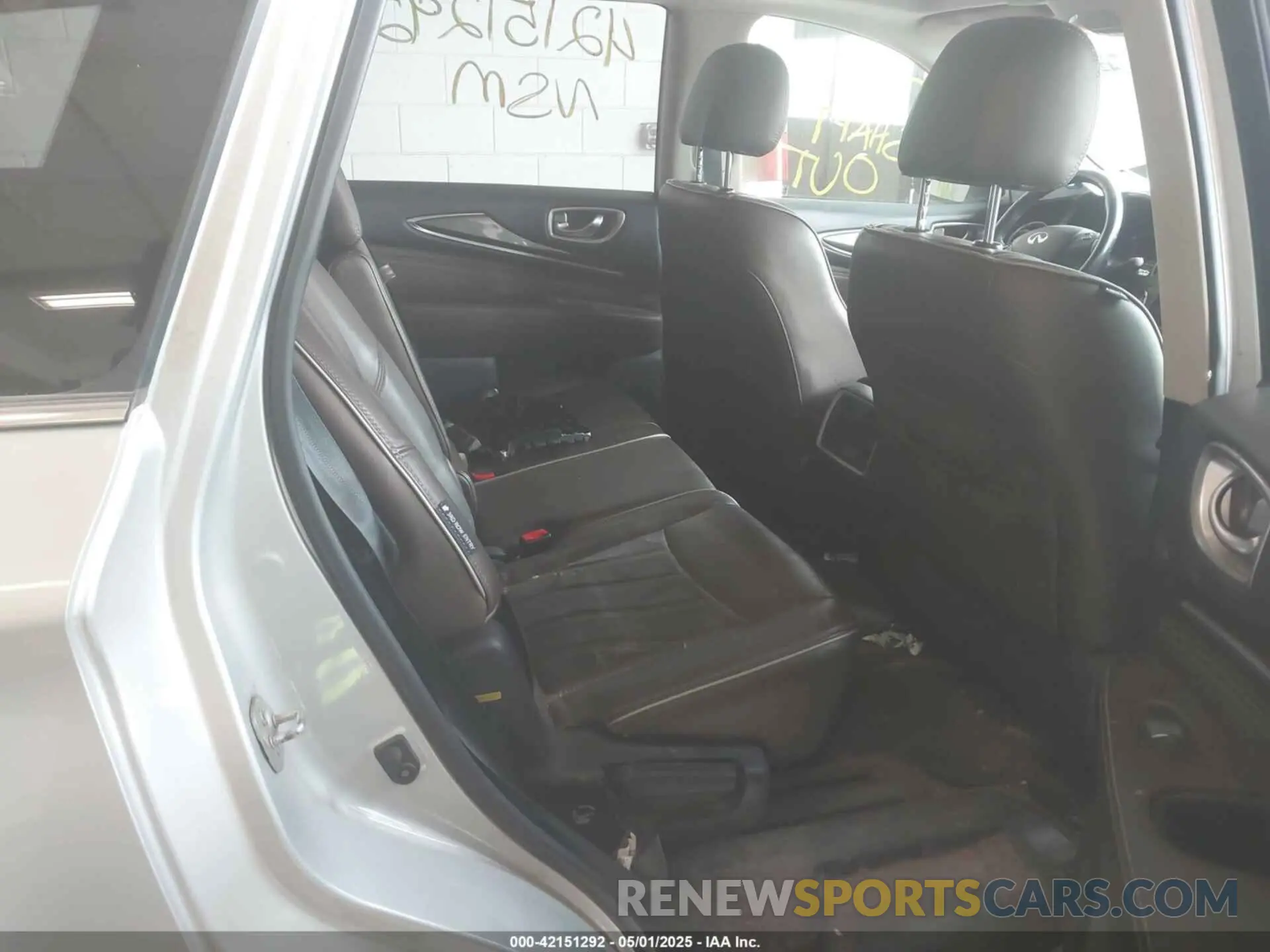 8 Photograph of a damaged car 5N1DL0MM3KC505730 INFINITI QX60 2019