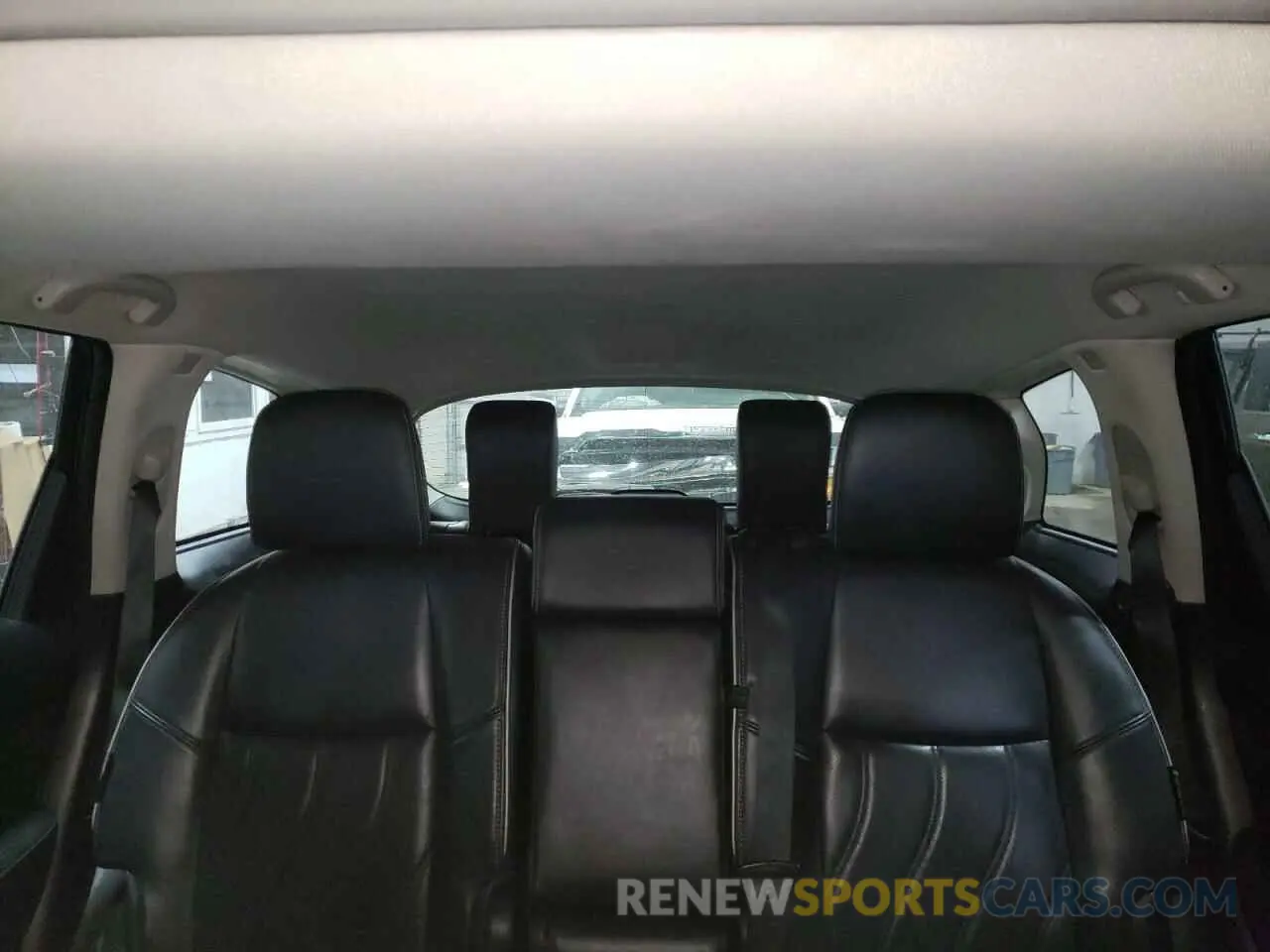 10 Photograph of a damaged car 5N1DL0MM3KC518400 INFINITI QX60 2019