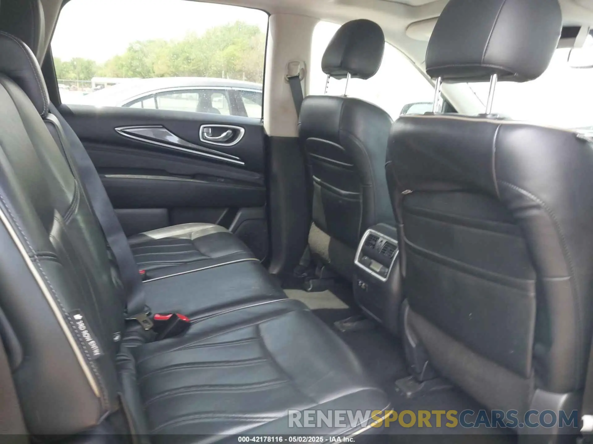 8 Photograph of a damaged car 5N1DL0MM3KC534242 INFINITI QX60 2019