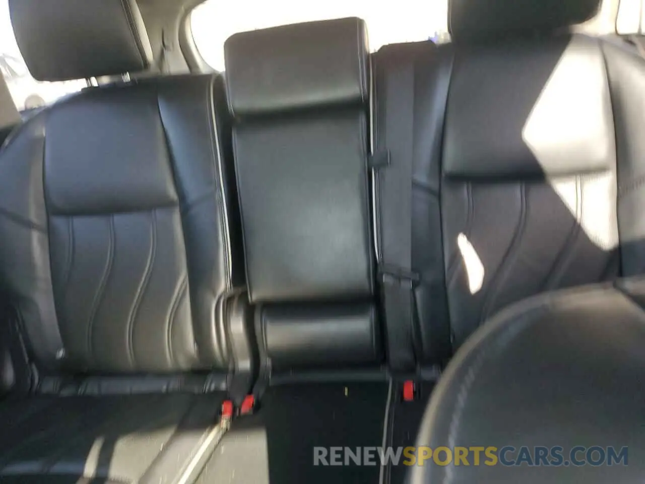 10 Photograph of a damaged car 5N1DL0MM3KC549985 INFINITI QX60 2019