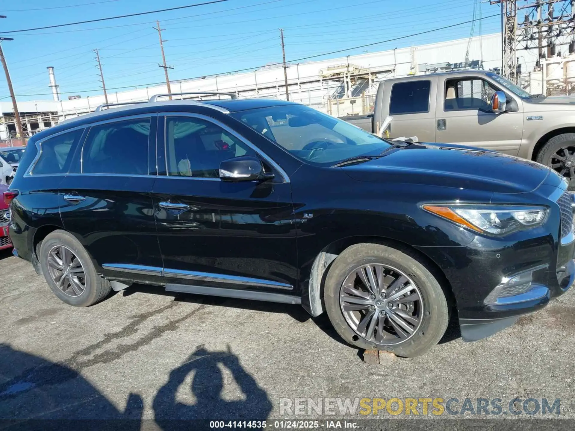 13 Photograph of a damaged car 5N1DL0MM5KC558221 INFINITI QX60 2019
