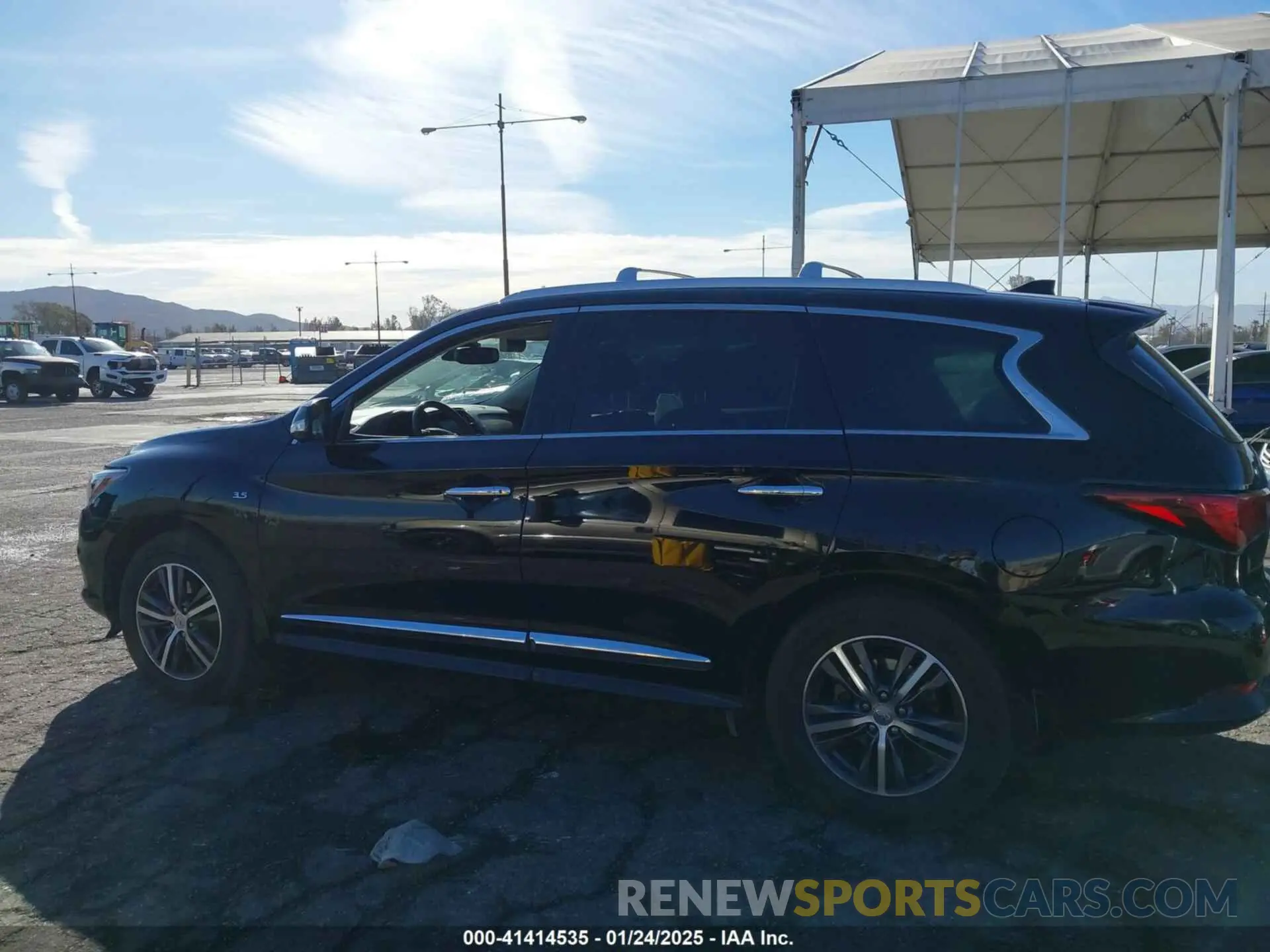 14 Photograph of a damaged car 5N1DL0MM5KC558221 INFINITI QX60 2019