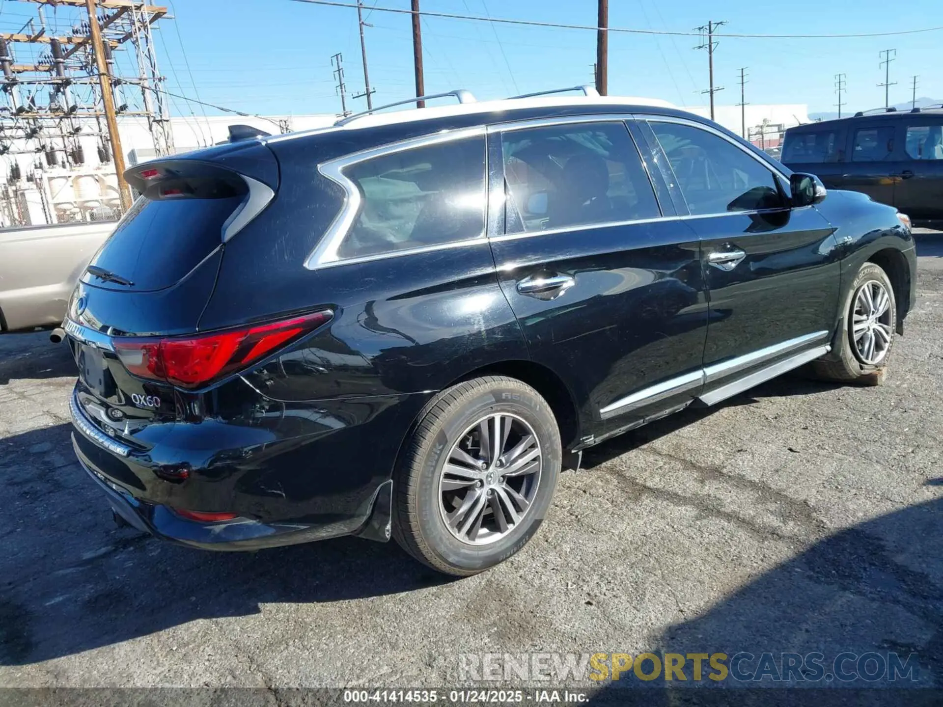 4 Photograph of a damaged car 5N1DL0MM5KC558221 INFINITI QX60 2019