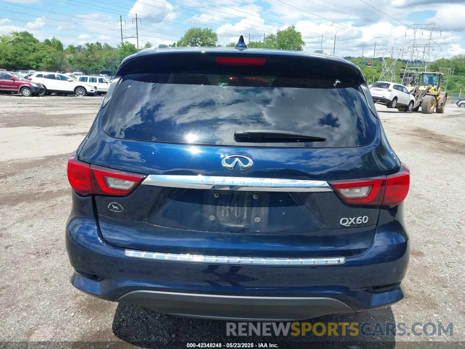 17 Photograph of a damaged car 5N1DL0MM6KC509996 INFINITI QX60 2019