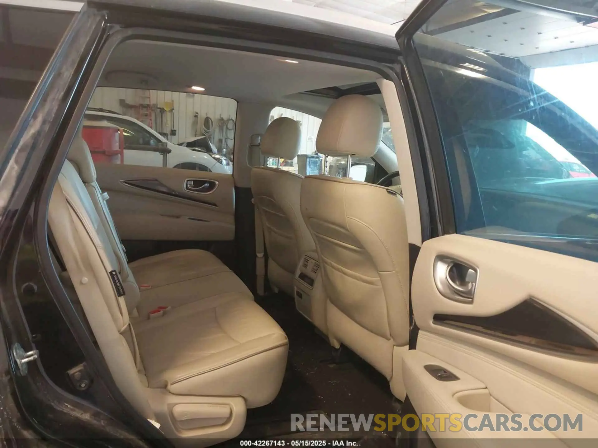8 Photograph of a damaged car 5N1DL0MM6KC548023 INFINITI QX60 2019