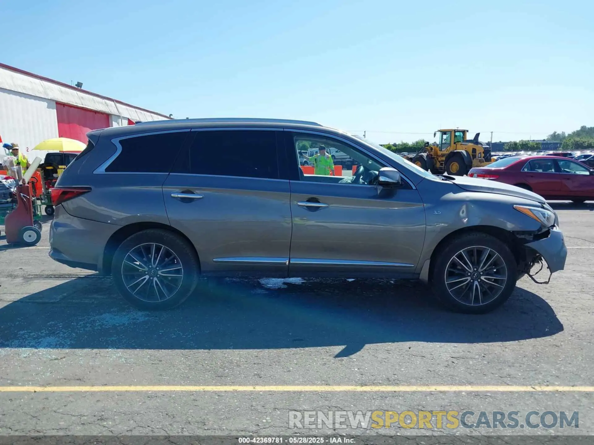 13 Photograph of a damaged car 5N1DL0MM6KC558342 INFINITI QX60 2019