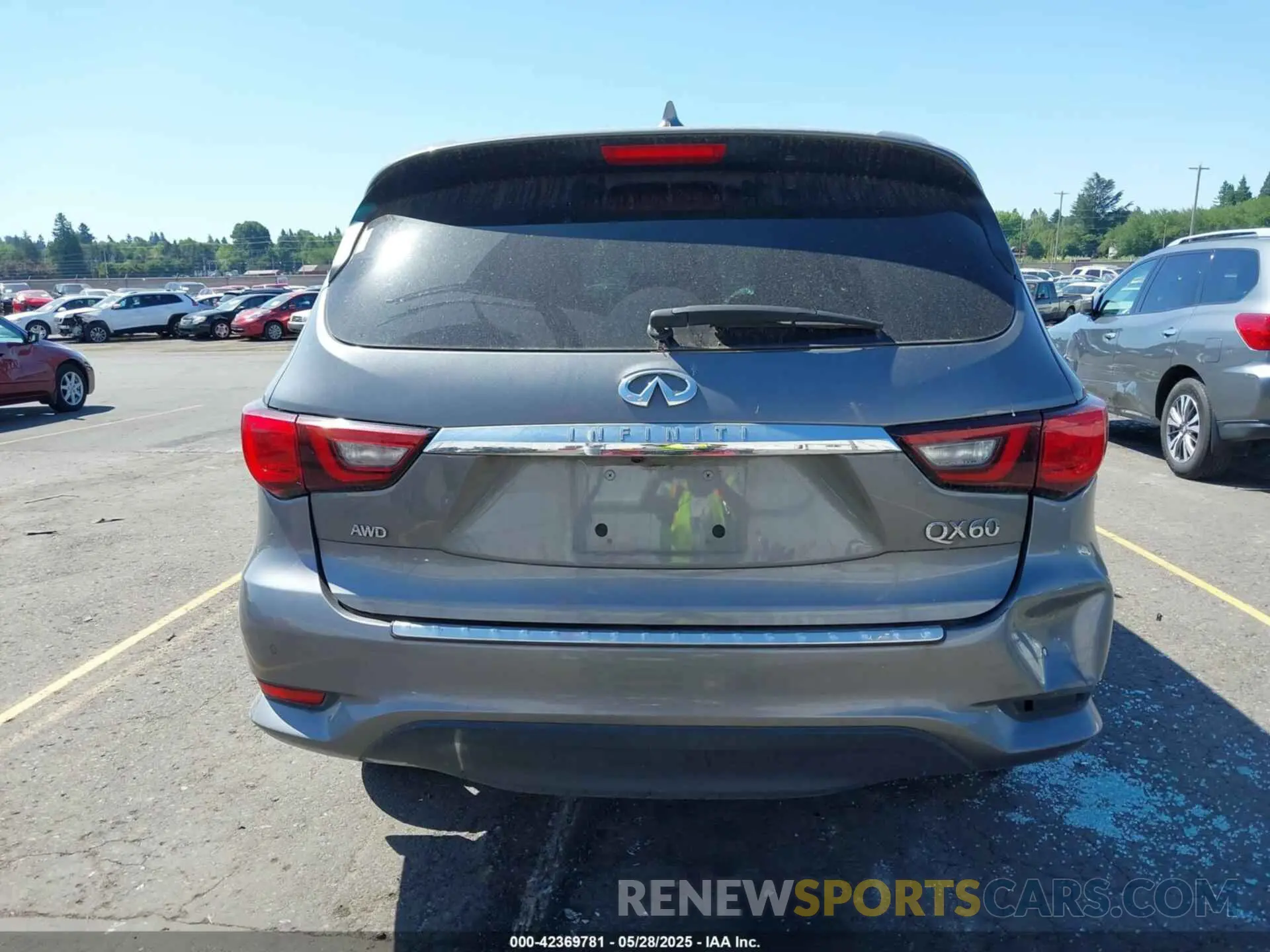 16 Photograph of a damaged car 5N1DL0MM6KC558342 INFINITI QX60 2019