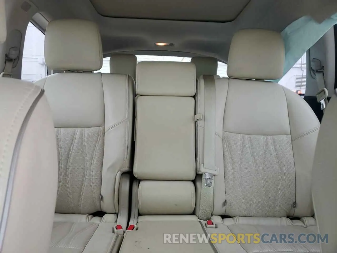 10 Photograph of a damaged car 5N1DL0MM7KC523230 INFINITI QX60 2019
