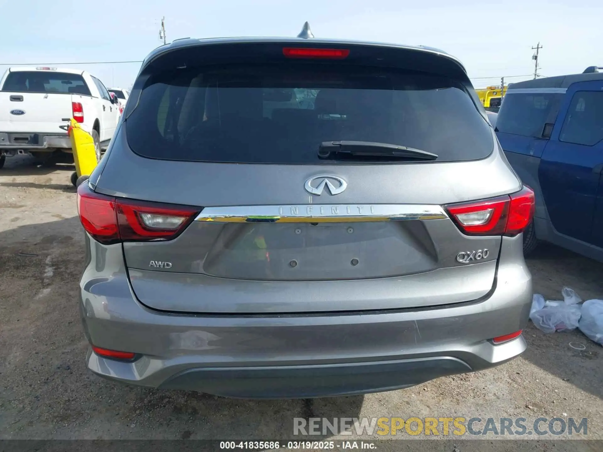 16 Photograph of a damaged car 5N1DL0MM7KC552081 INFINITI QX60 2019