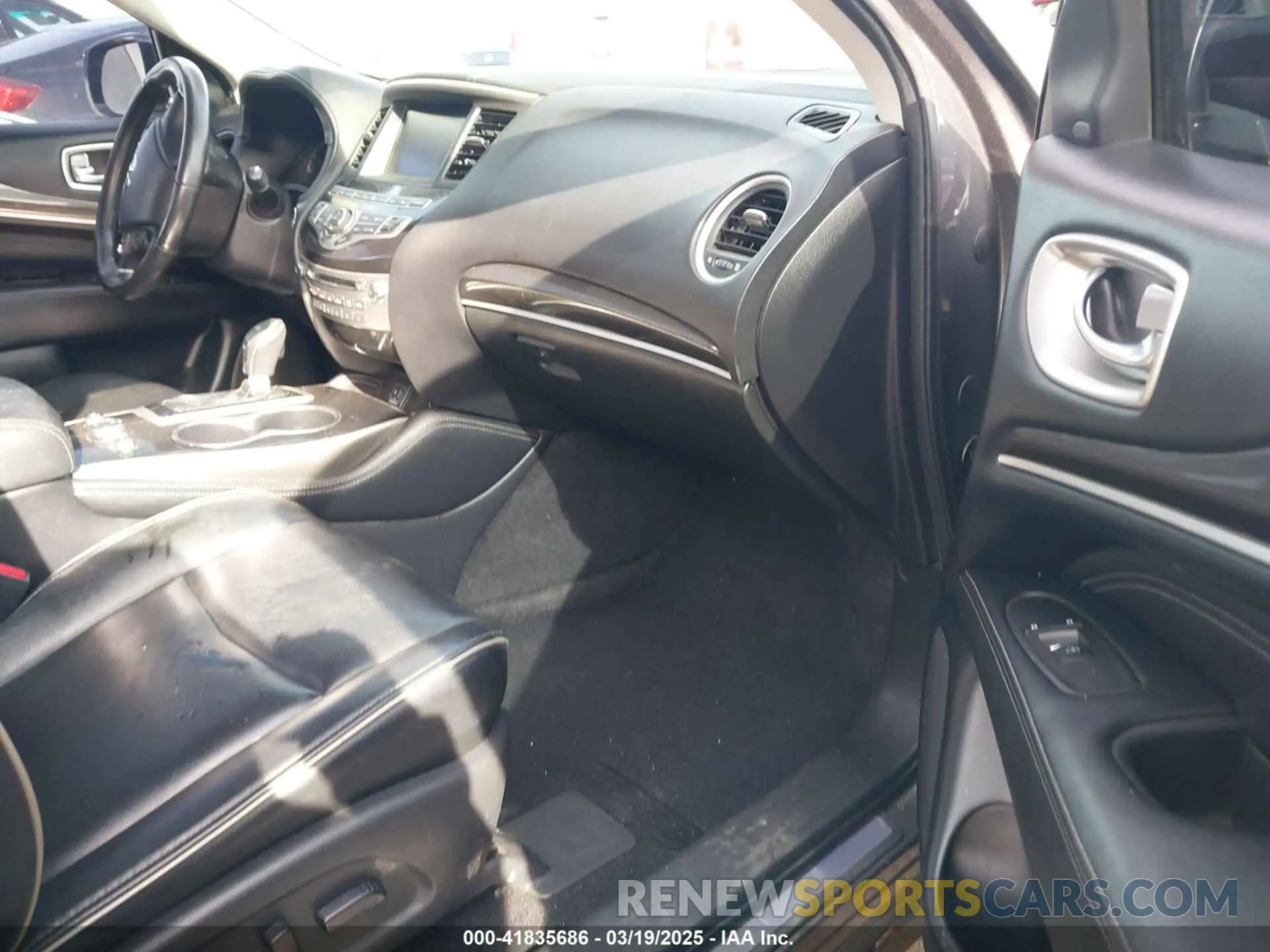 5 Photograph of a damaged car 5N1DL0MM7KC552081 INFINITI QX60 2019