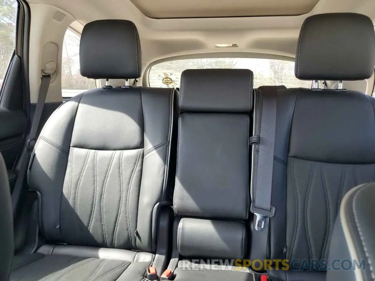 10 Photograph of a damaged car 5N1DL0MN0KC509856 INFINITI QX60 2019