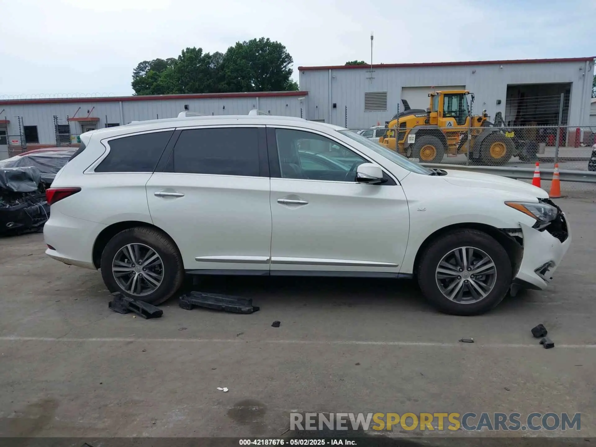 13 Photograph of a damaged car 5N1DL0MN0KC519691 INFINITI QX60 2019