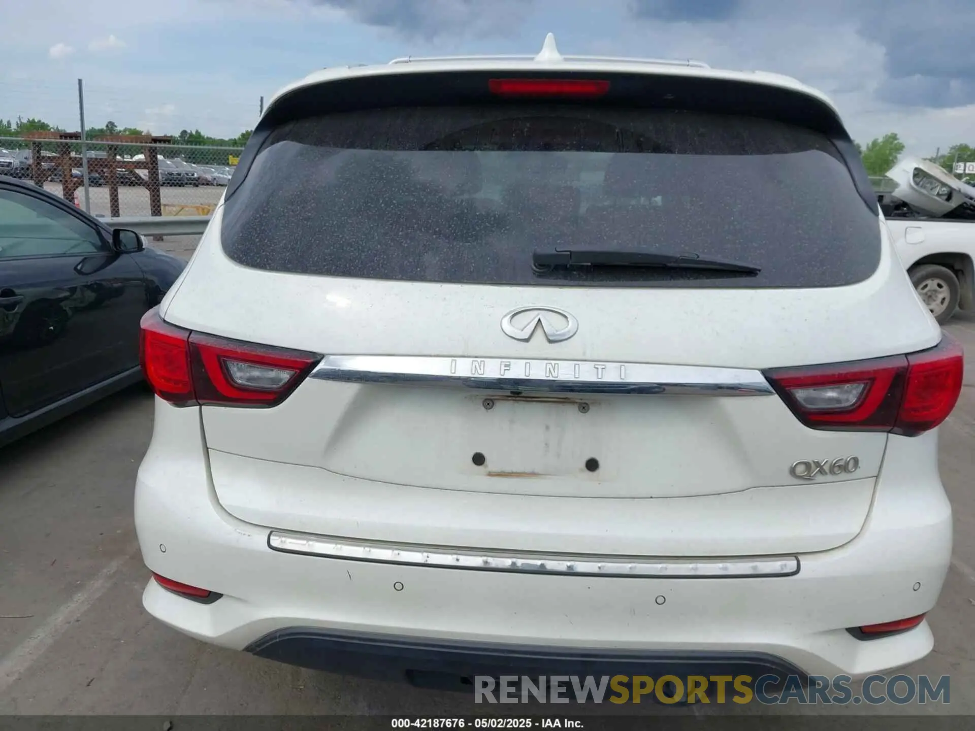 16 Photograph of a damaged car 5N1DL0MN0KC519691 INFINITI QX60 2019