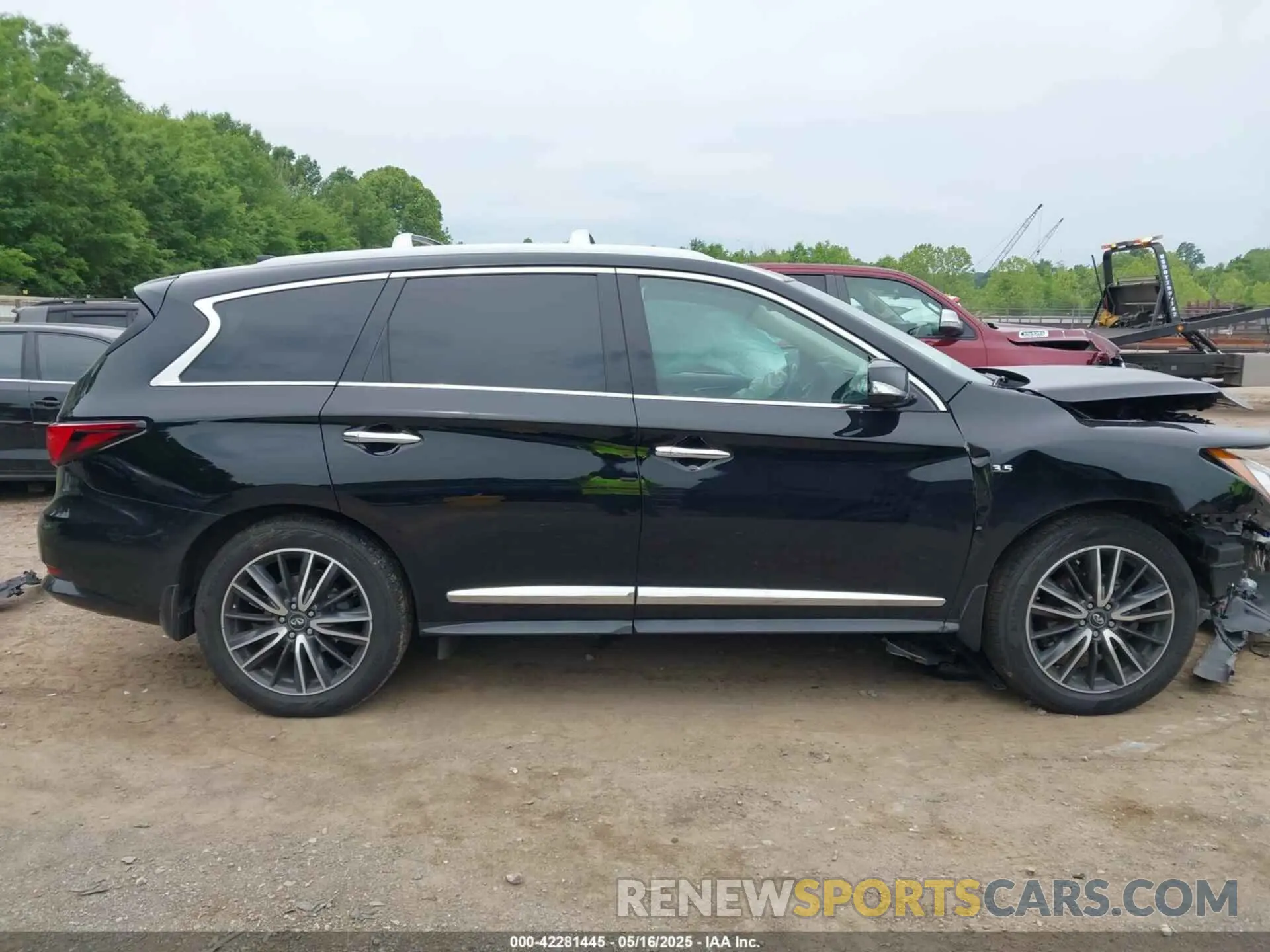 14 Photograph of a damaged car 5N1DL0MN0KC562508 INFINITI QX60 2019