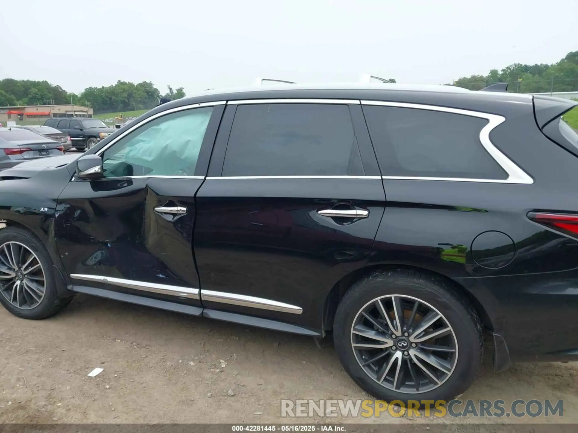 15 Photograph of a damaged car 5N1DL0MN0KC562508 INFINITI QX60 2019