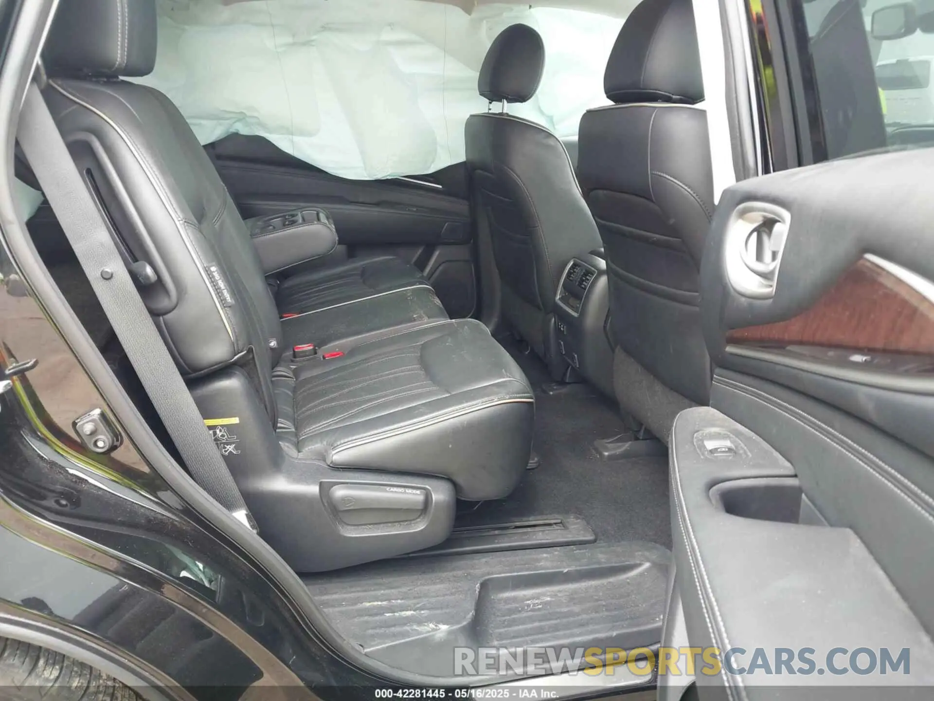 8 Photograph of a damaged car 5N1DL0MN0KC562508 INFINITI QX60 2019