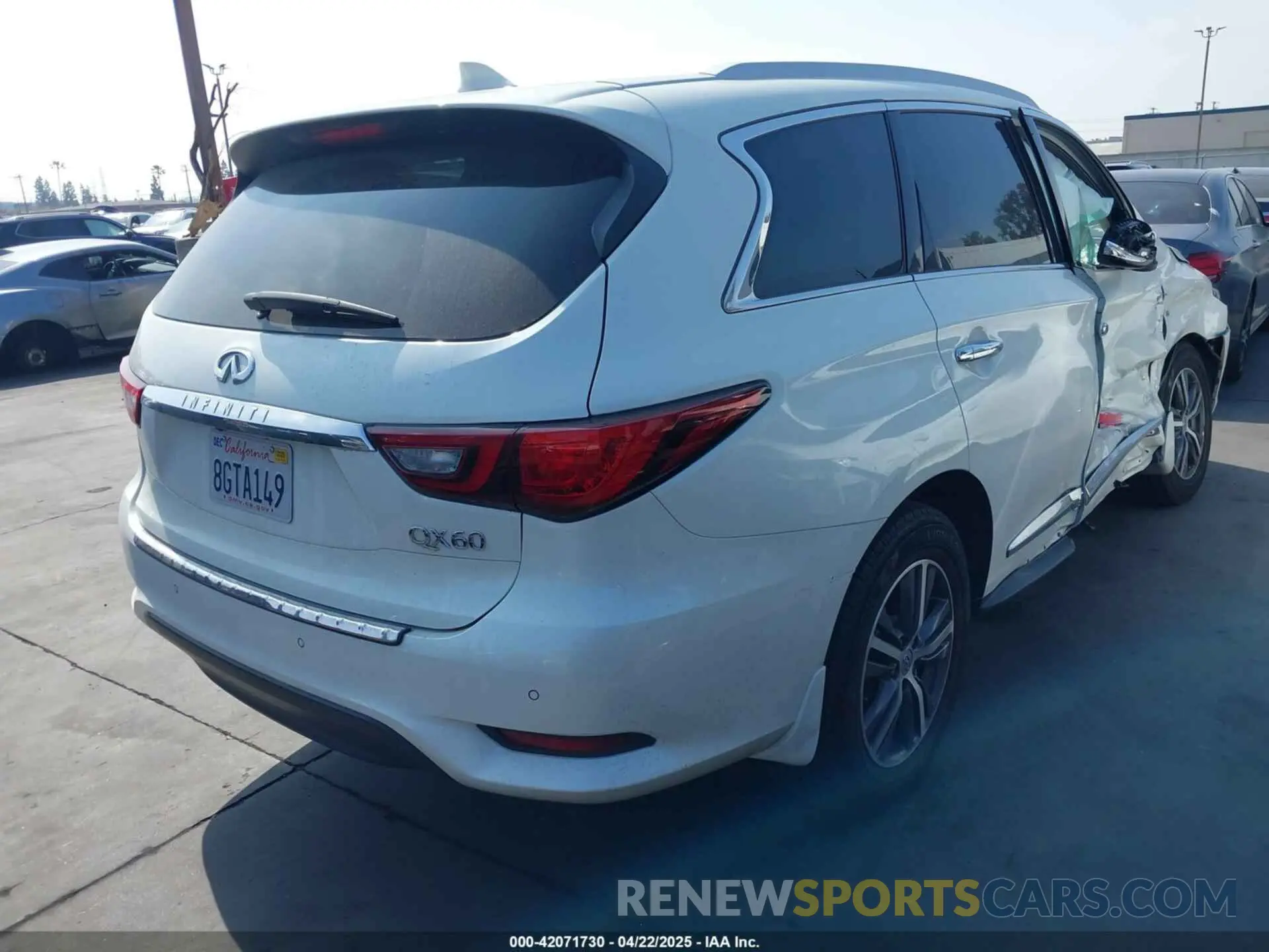 4 Photograph of a damaged car 5N1DL0MN1KC525483 INFINITI QX60 2019